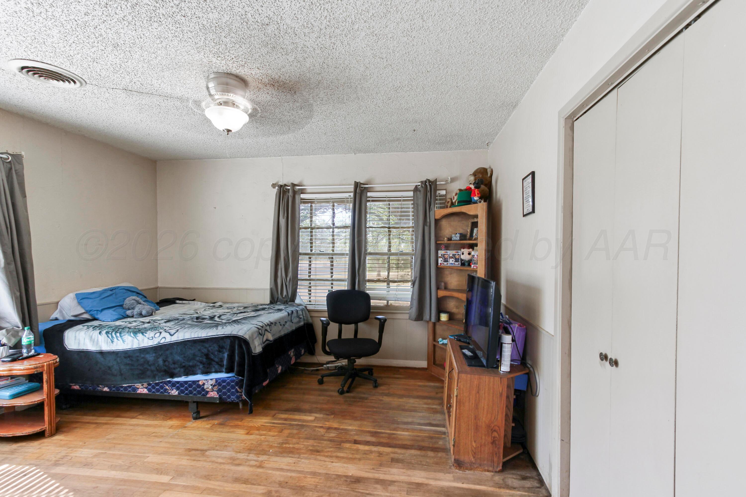 715 S Main Street Property Photo 2