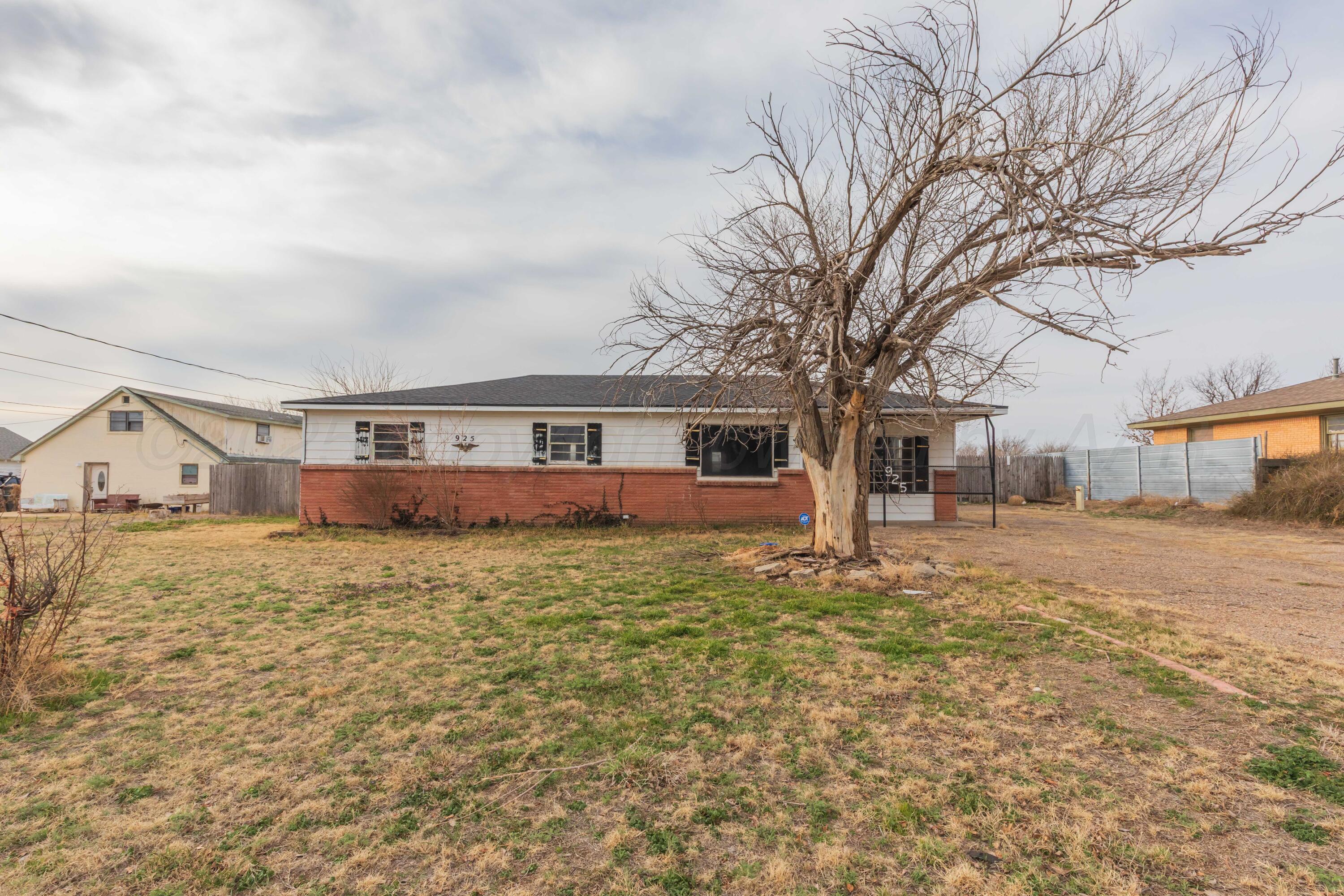 925 W Colorado Avenue Property Photo 3