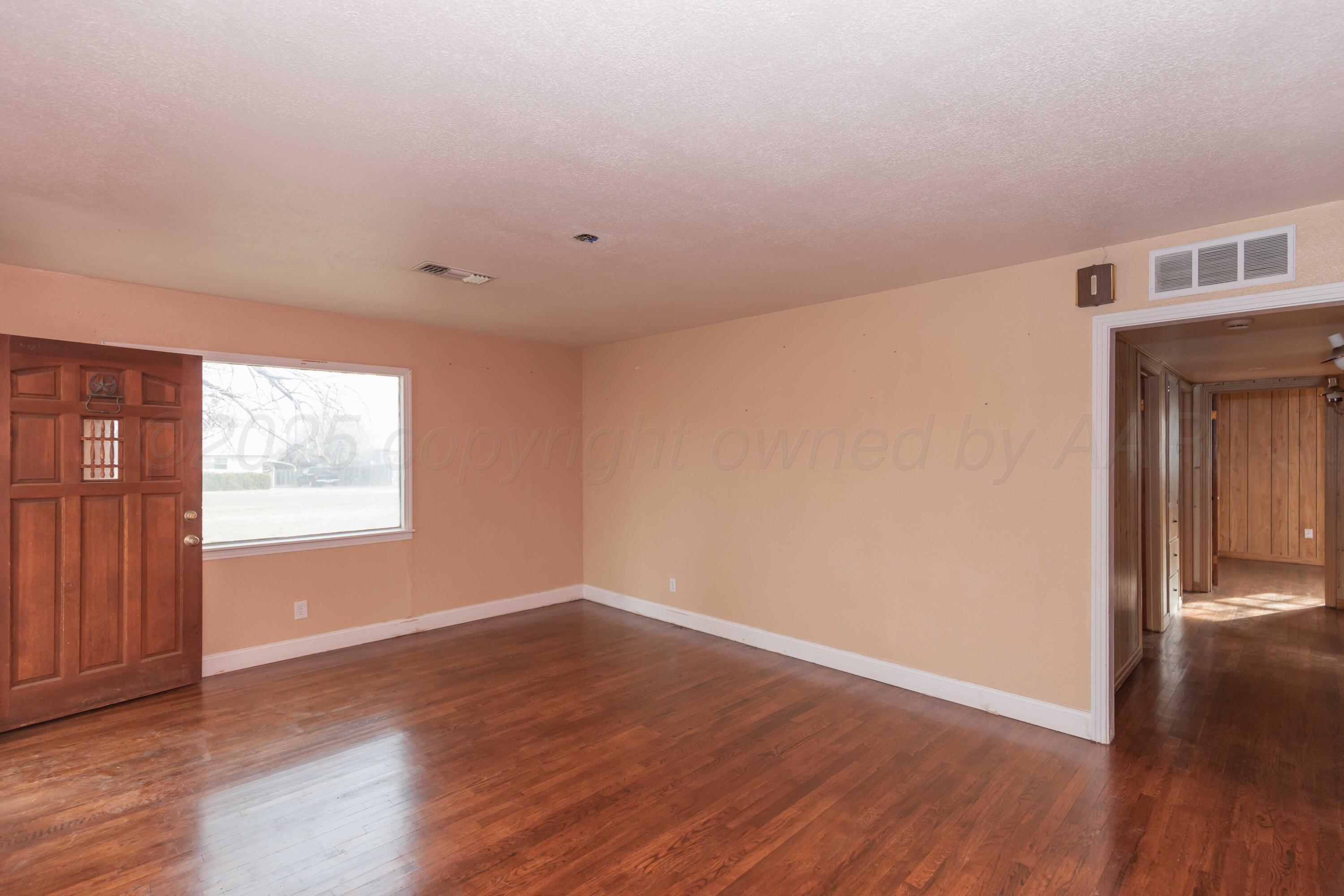 925 W Colorado Avenue Property Photo 4