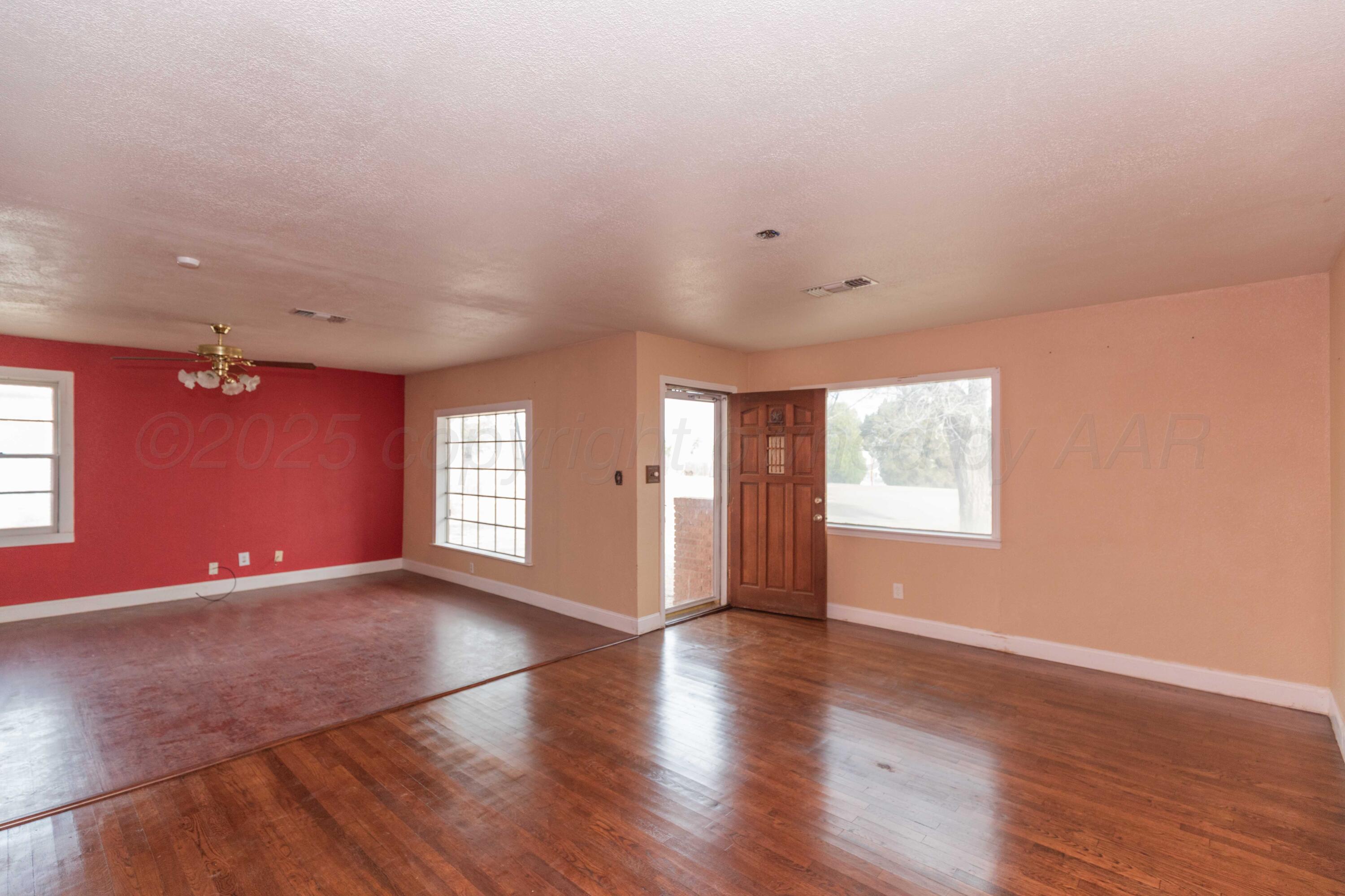 925 W Colorado Avenue Property Photo 5