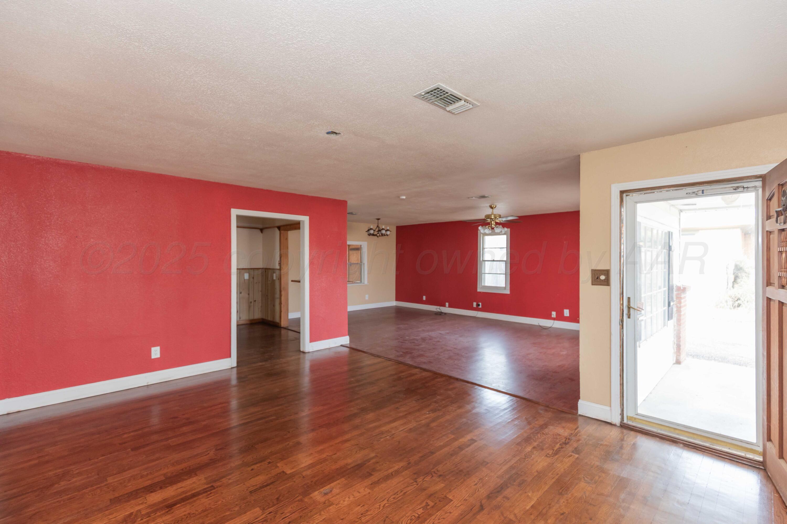 925 W Colorado Avenue Property Photo 6