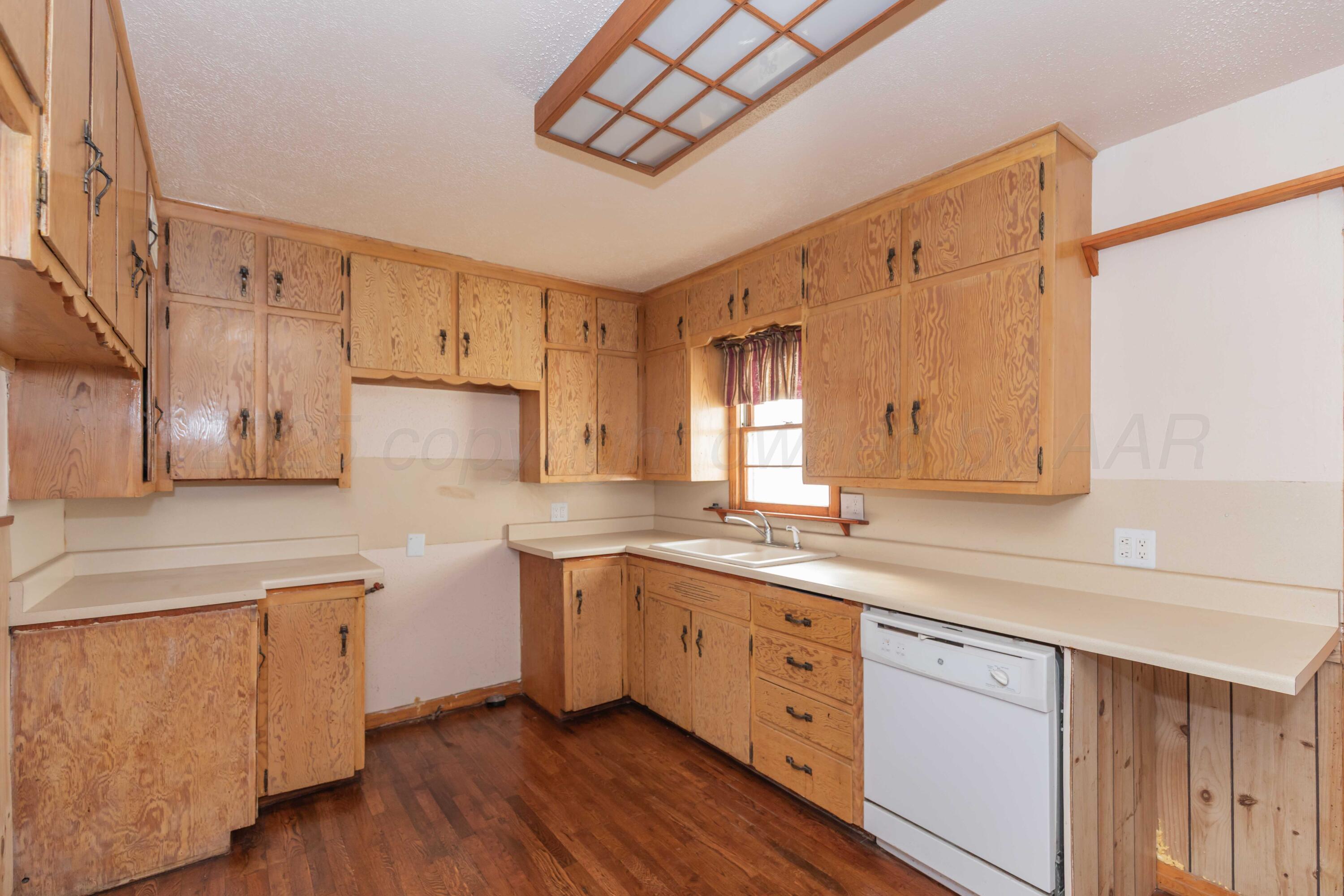 925 W Colorado Avenue Property Photo 8