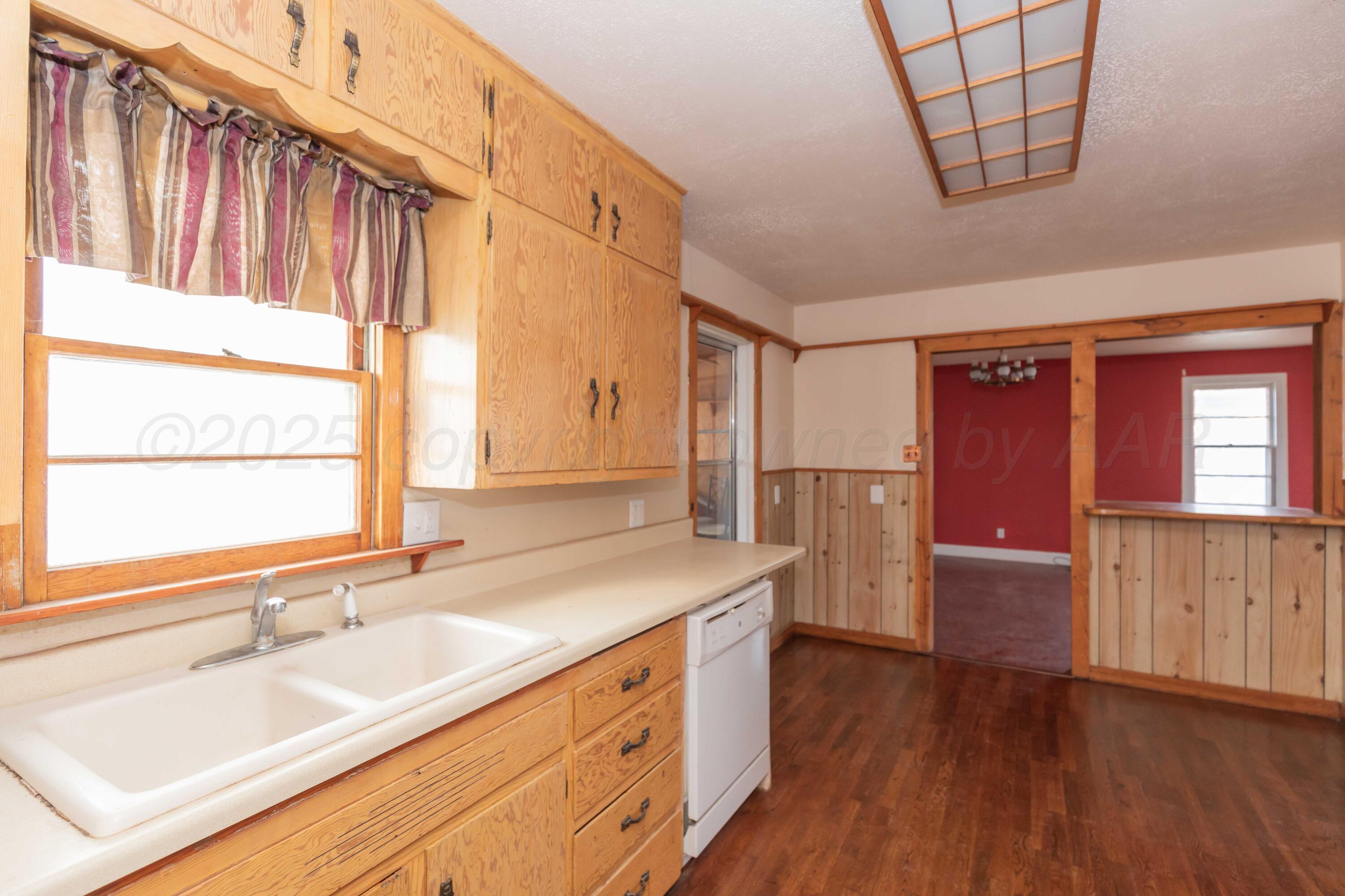 925 W Colorado Avenue Property Photo 10