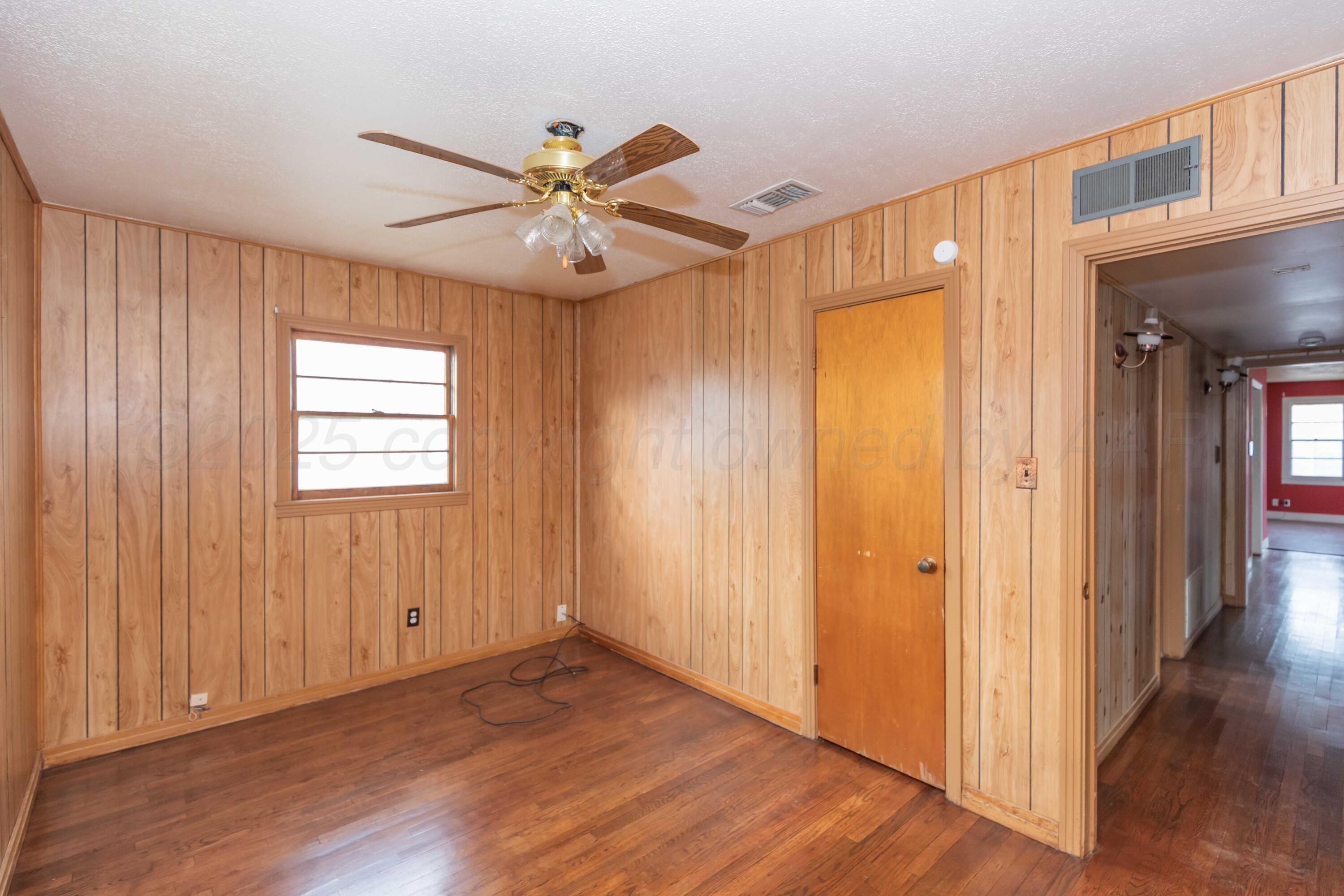 925 W Colorado Avenue Property Photo 17