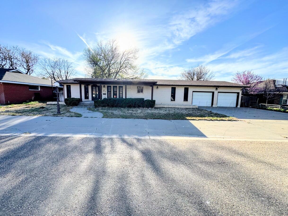 714 S Harvard Street Property Photo 1