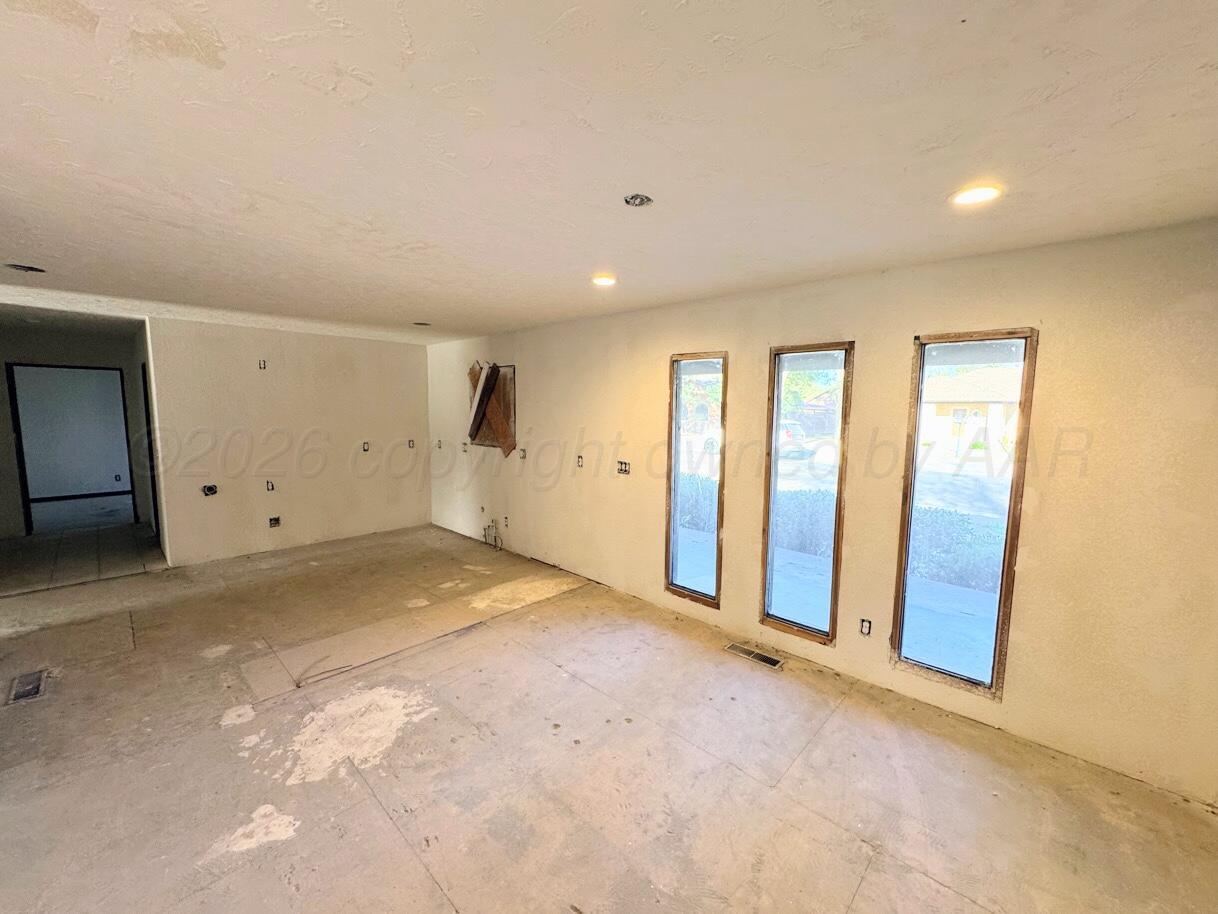 714 S Harvard Street Property Photo 4