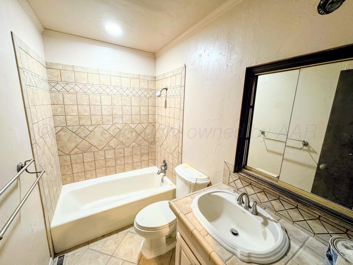 714 S Harvard Street Property Photo 12