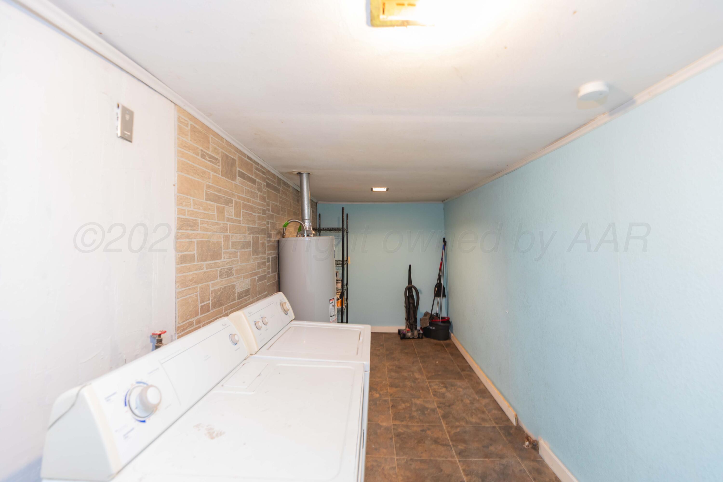 206 W 4th Property Photo 19