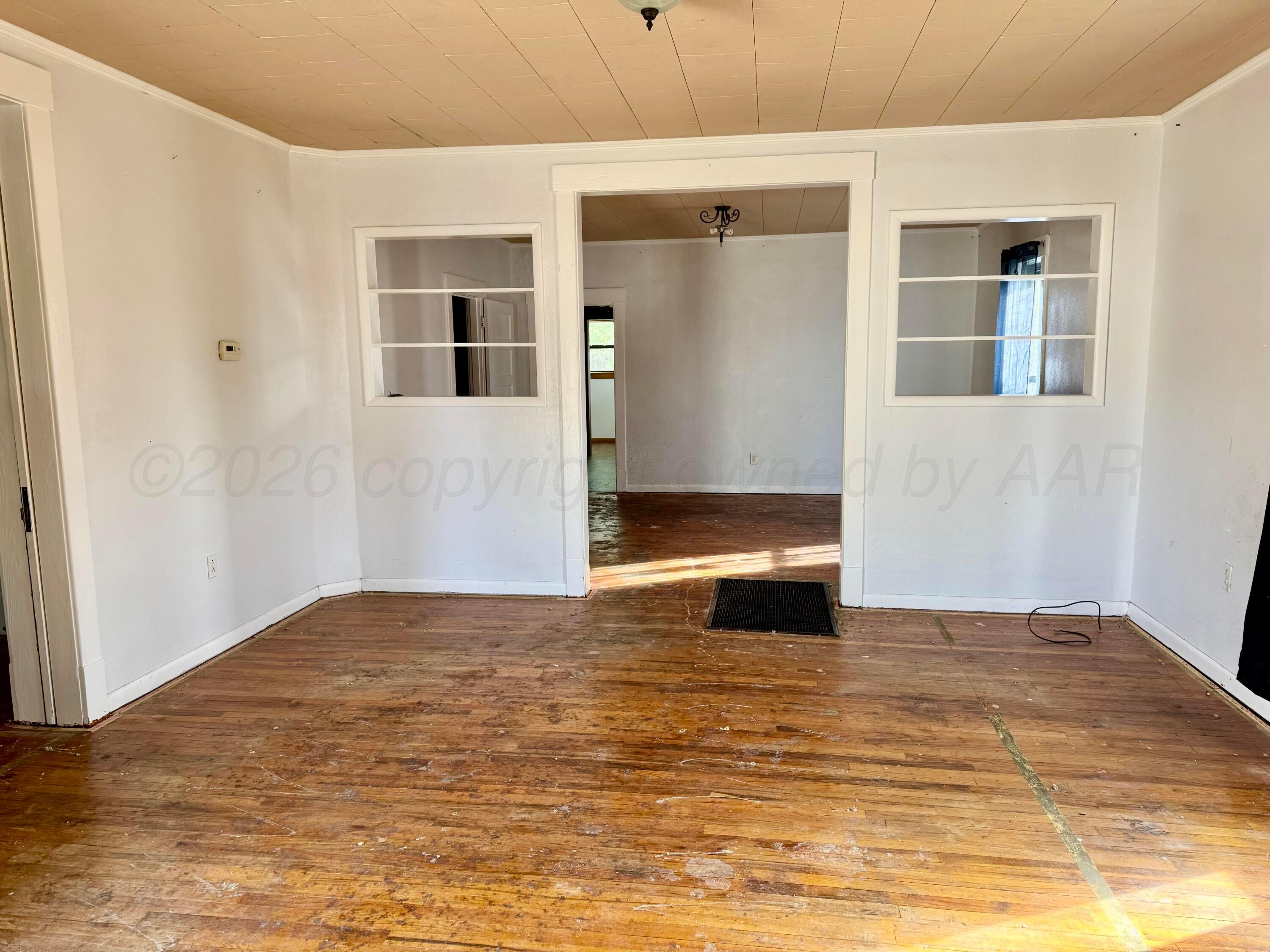 907 E Elsie Avenue Property Photo 3