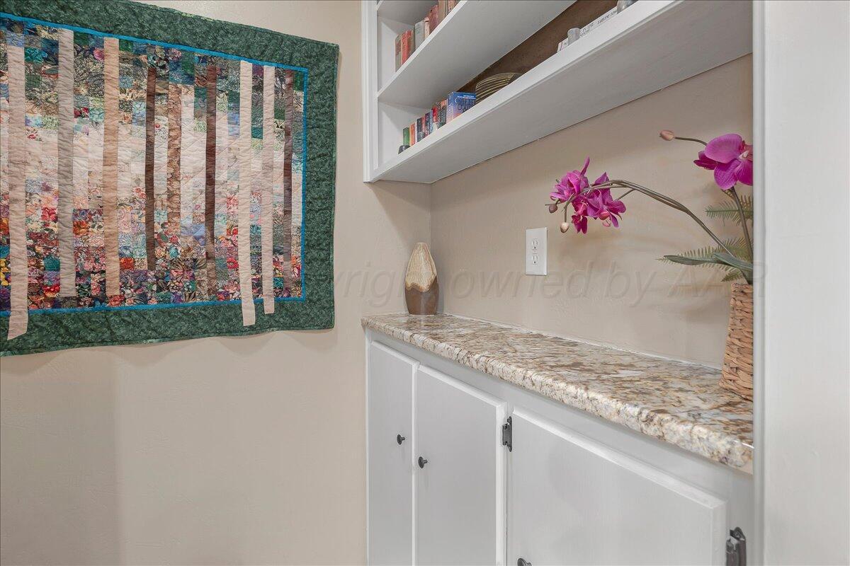 100 S Avondale Street Property Photo 38