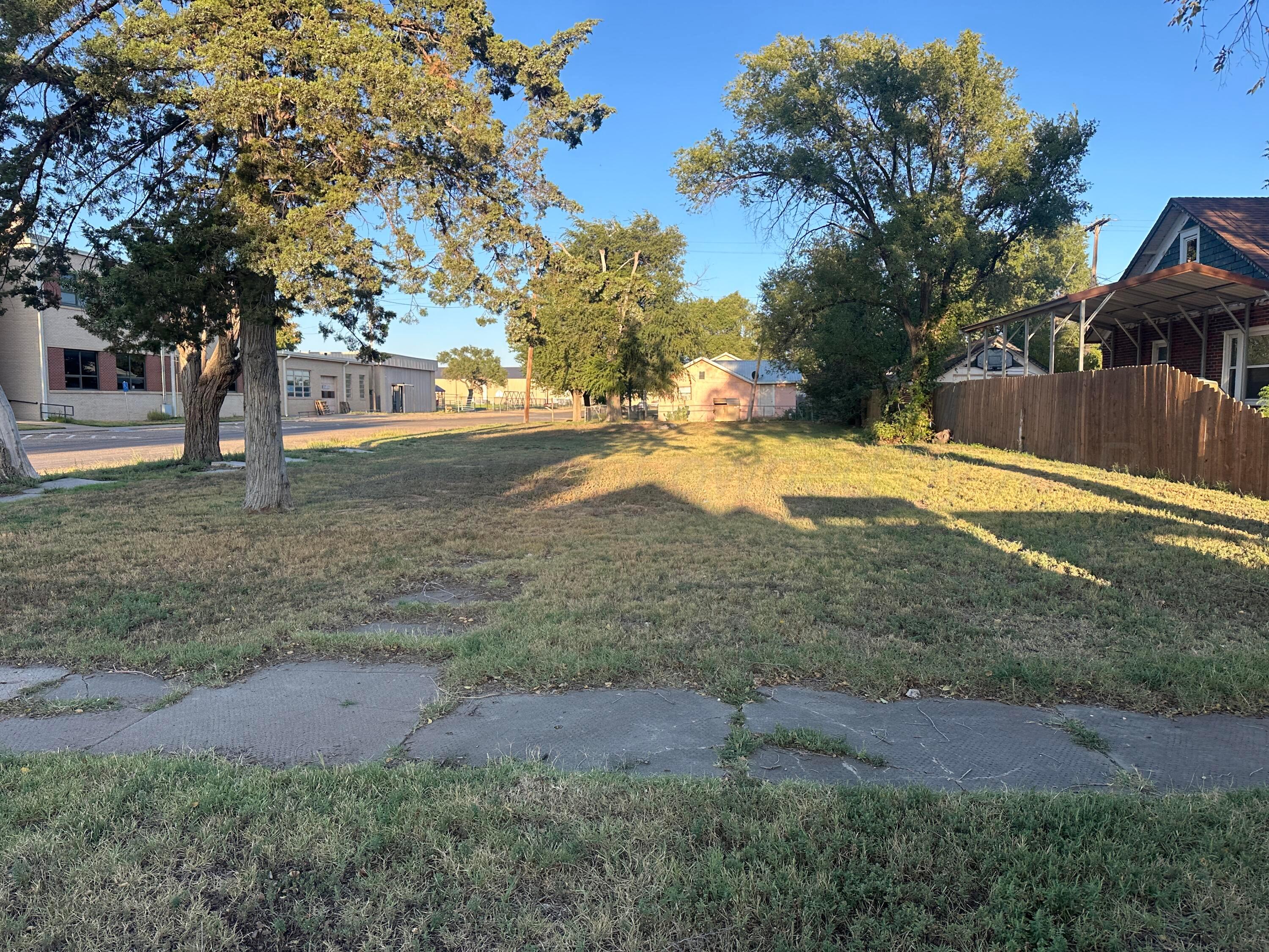 901 Oak Avenue Property Photo 1