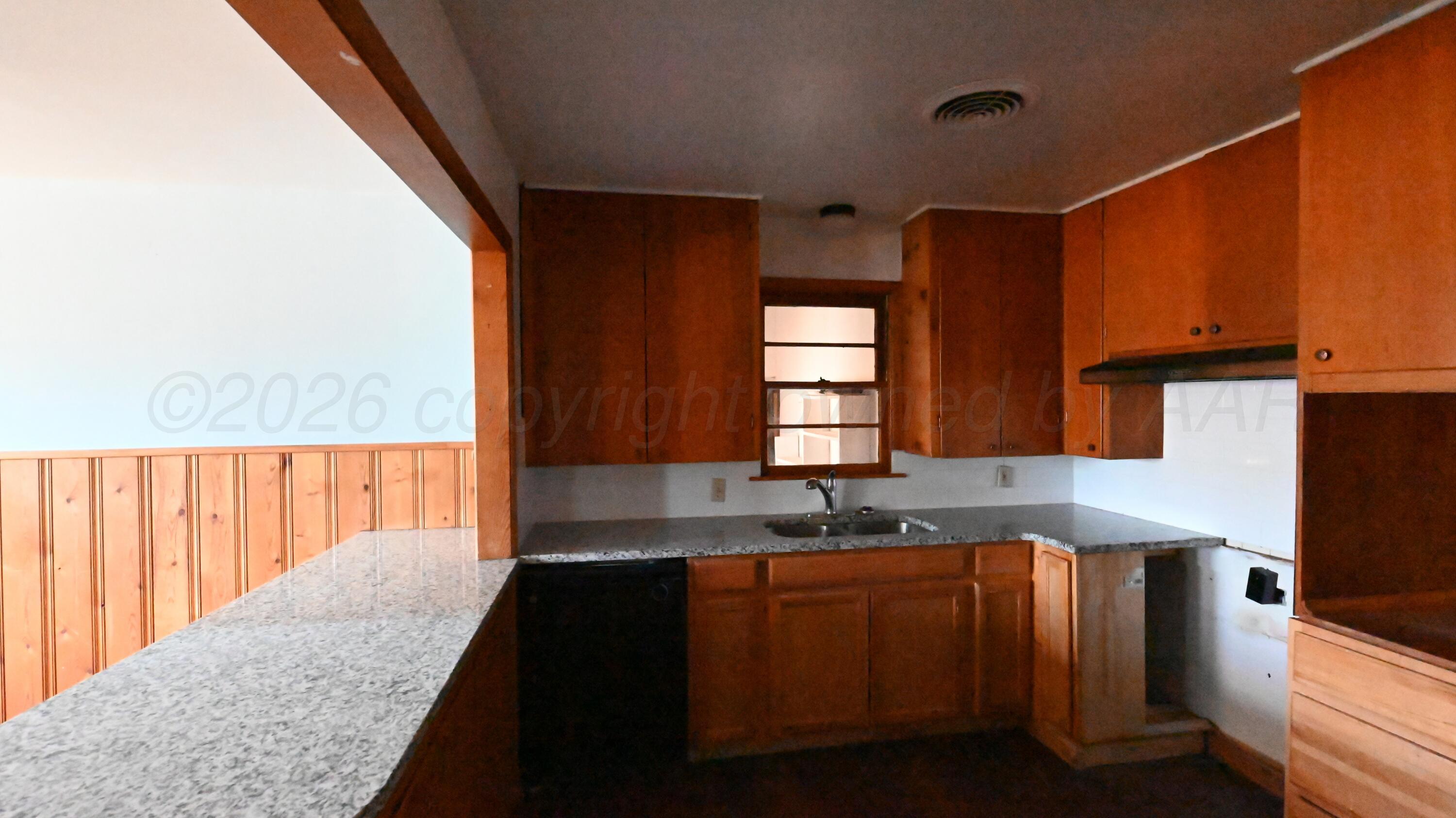 210 S Mackenzie Avenue Property Photo 6