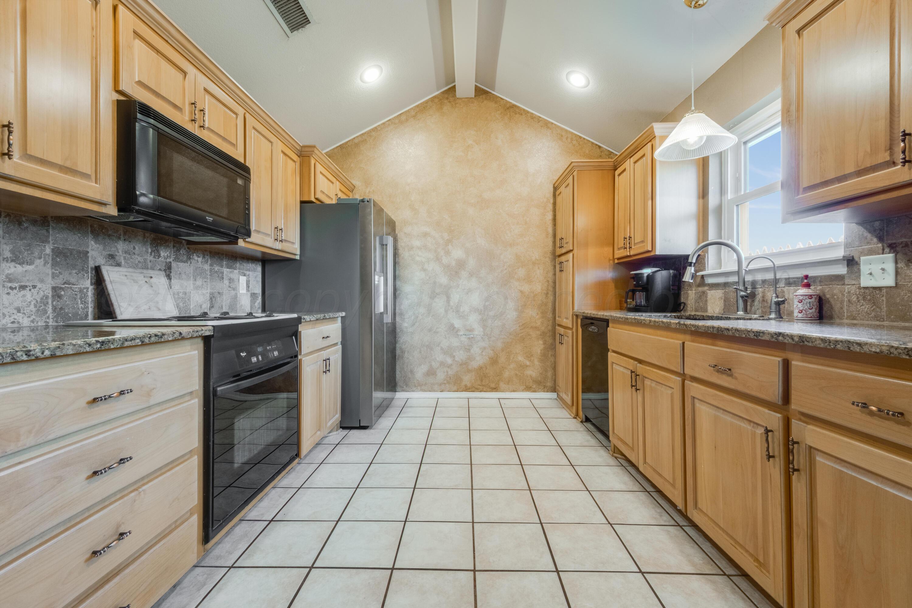 5819 Notre Dame Drive Property Photo 10