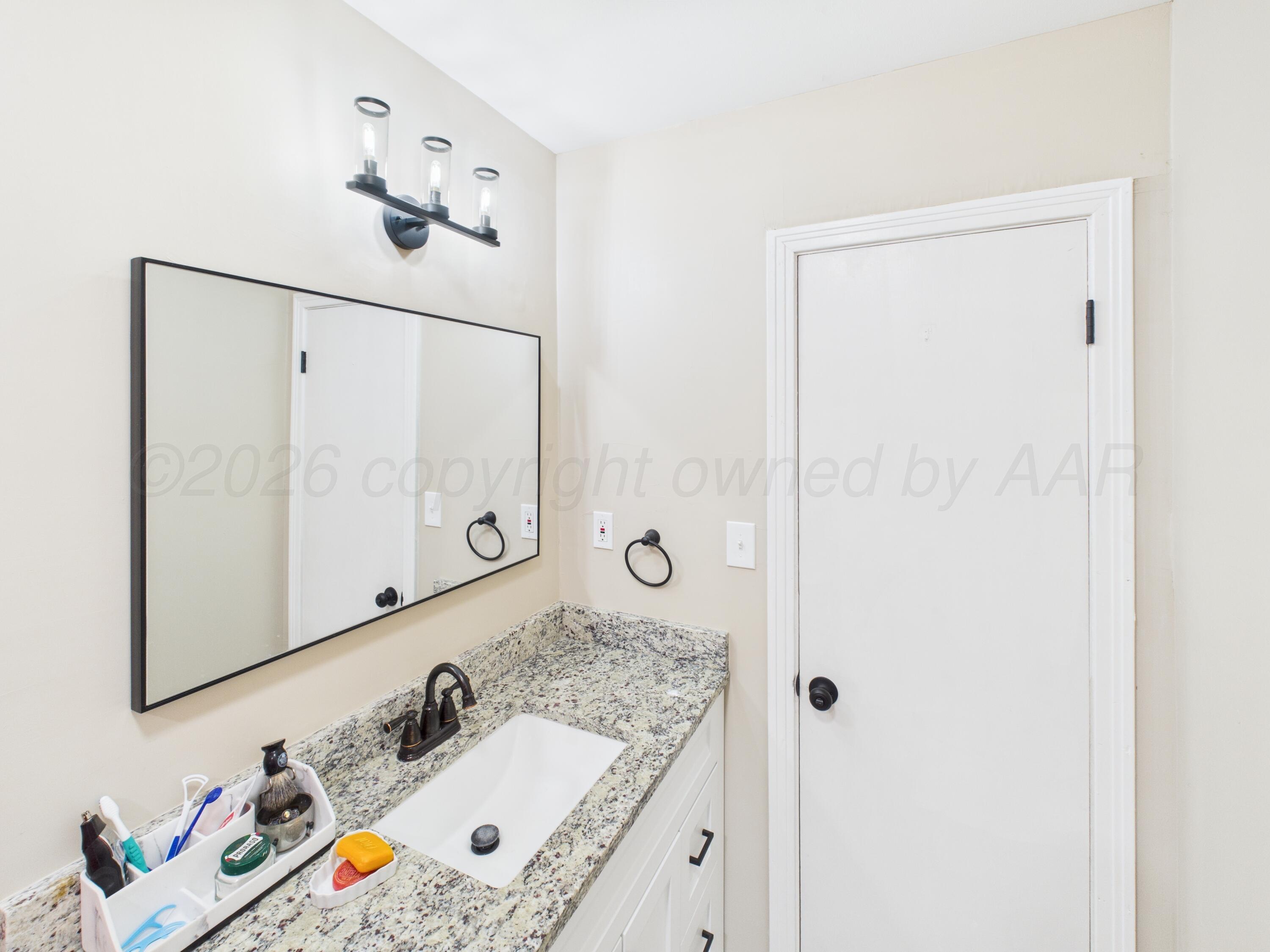 1816 Tularosa Street Property Photo 8