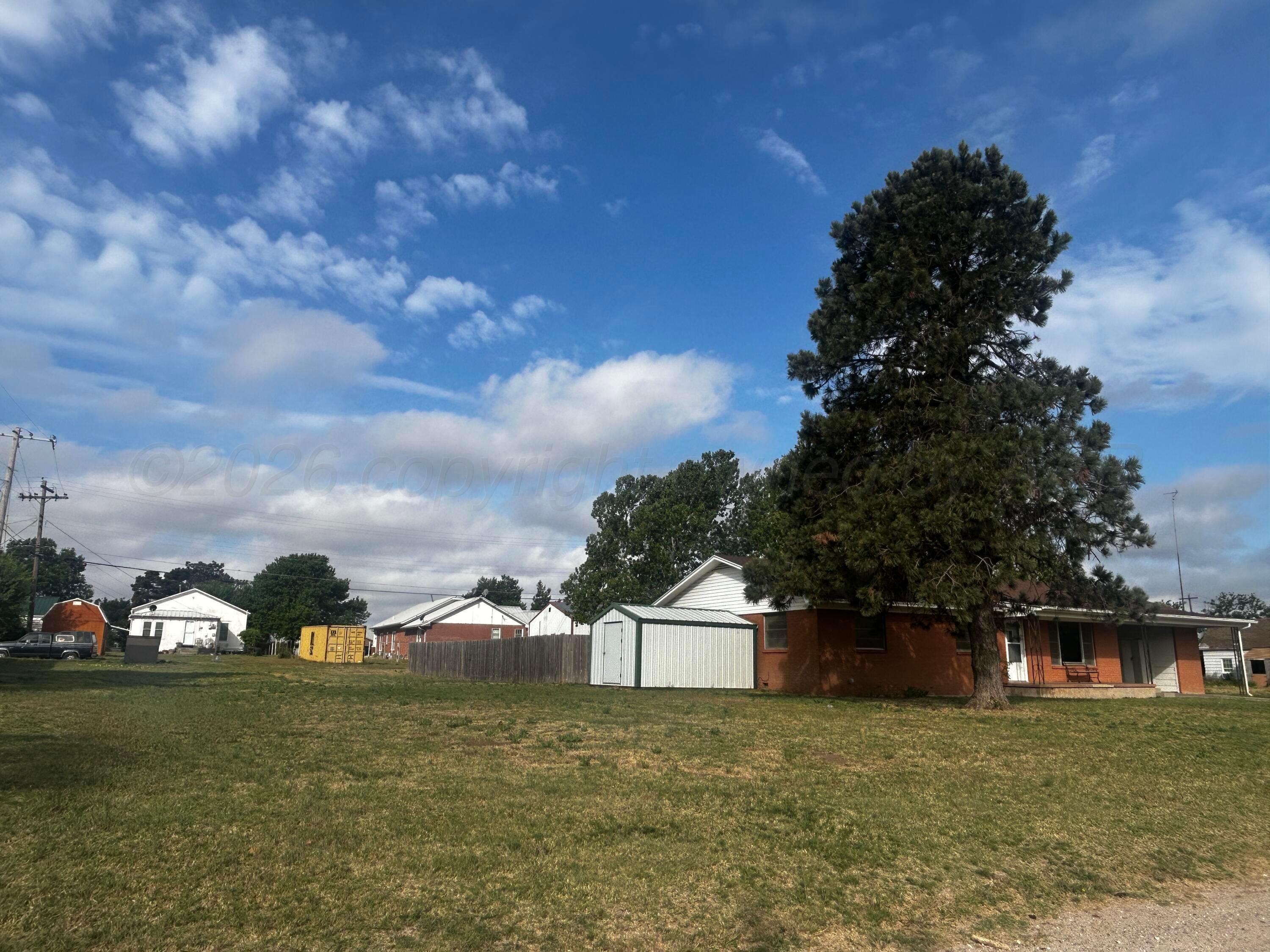 209 N Elm Street Property Photo 2