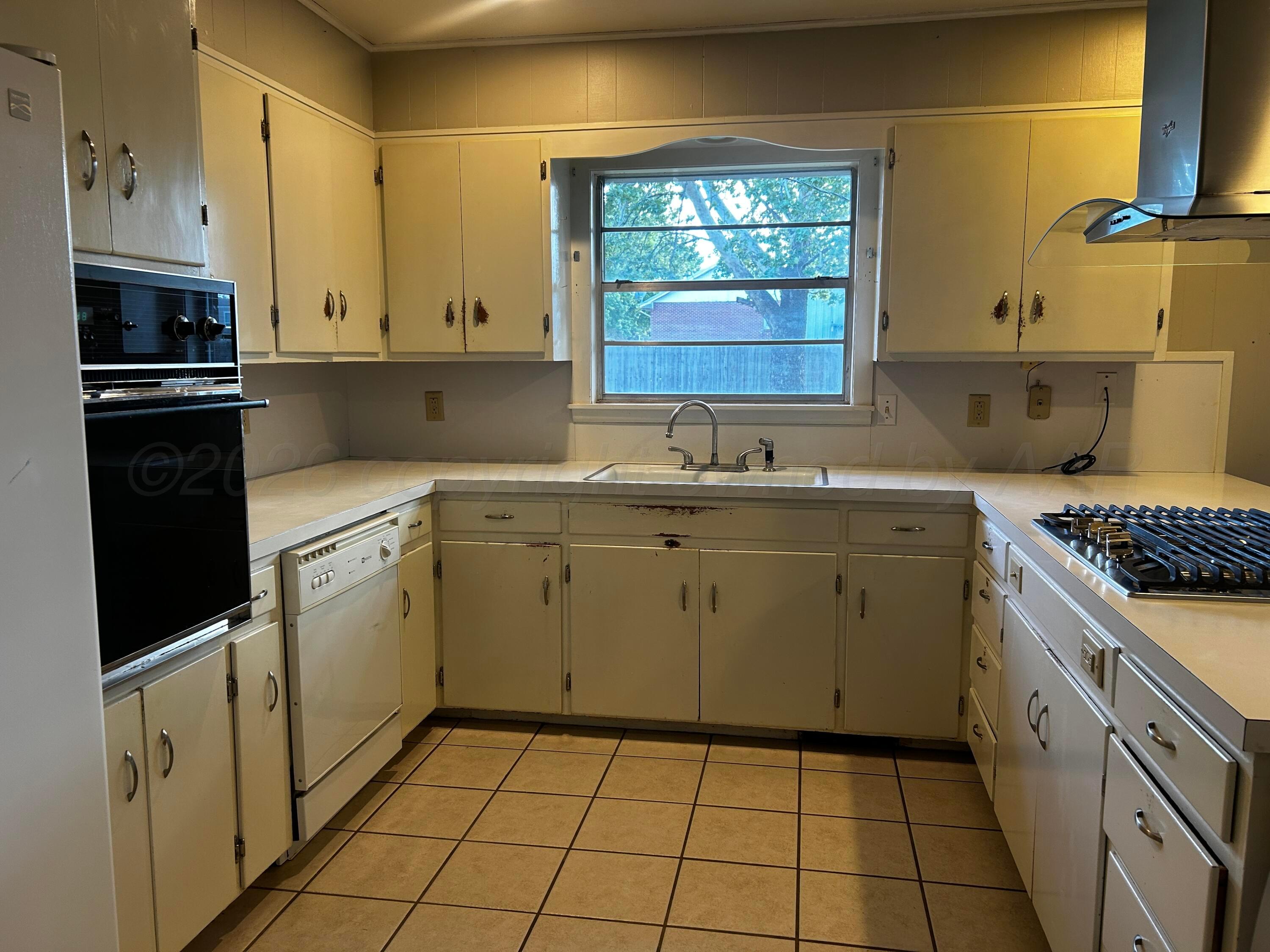 209 N Elm Street Property Photo 8