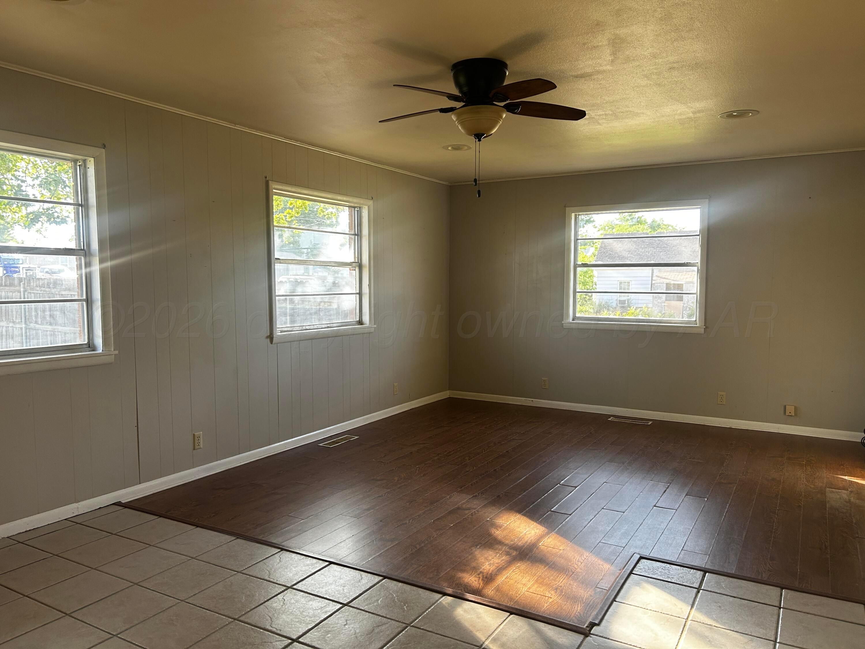 209 N Elm Street Property Photo 9