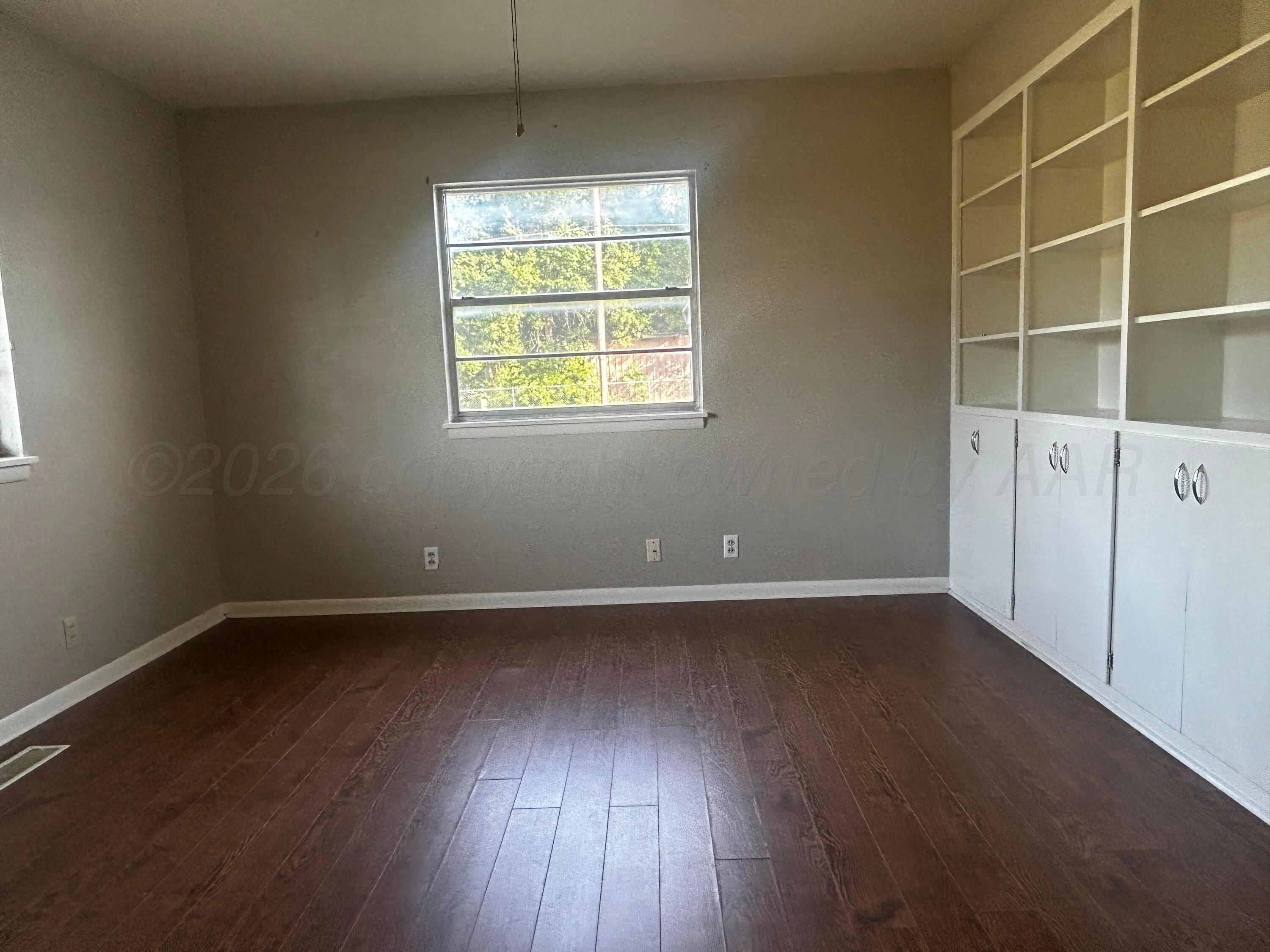 209 N Elm Street Property Photo 10