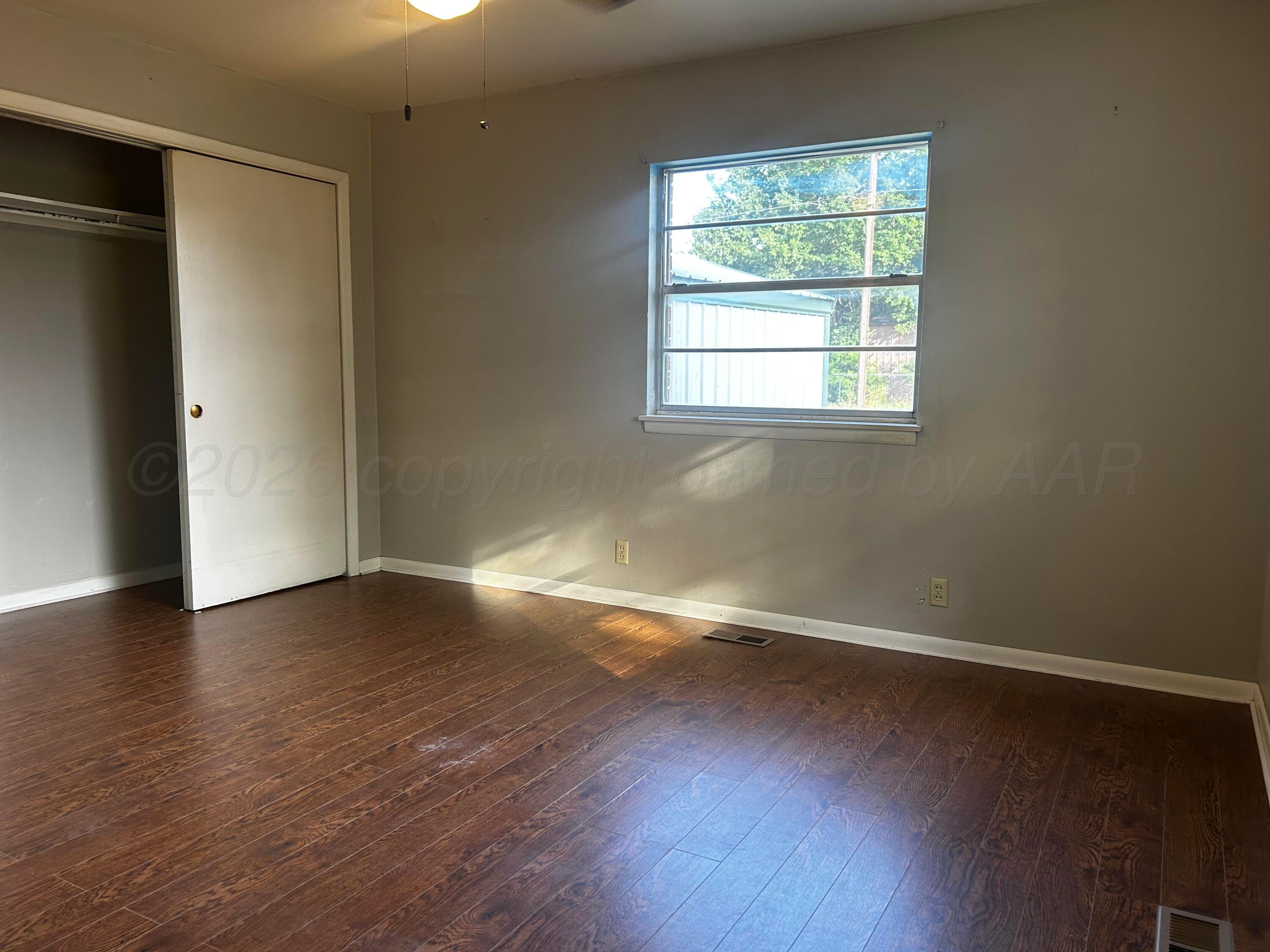 209 N Elm Street Property Photo 11