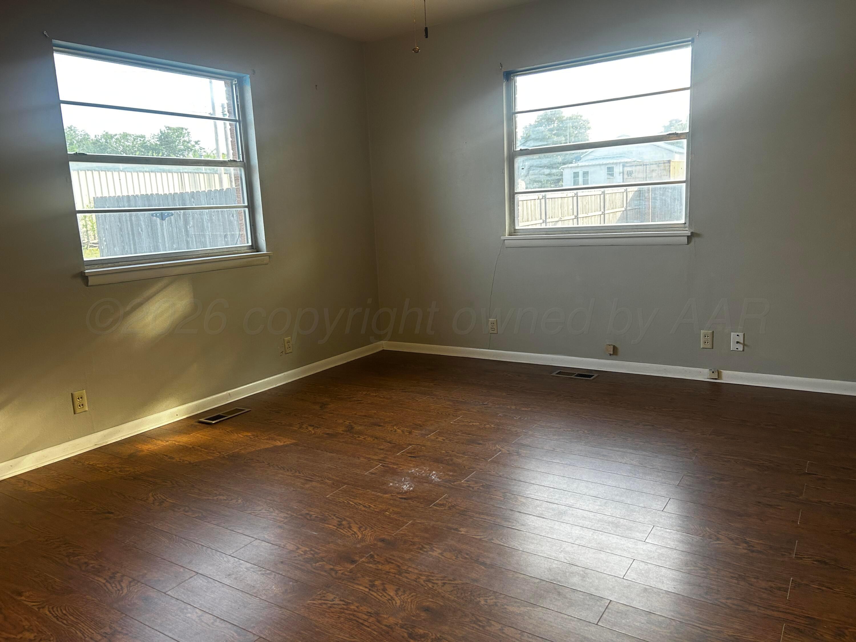 209 N Elm Street Property Photo 12