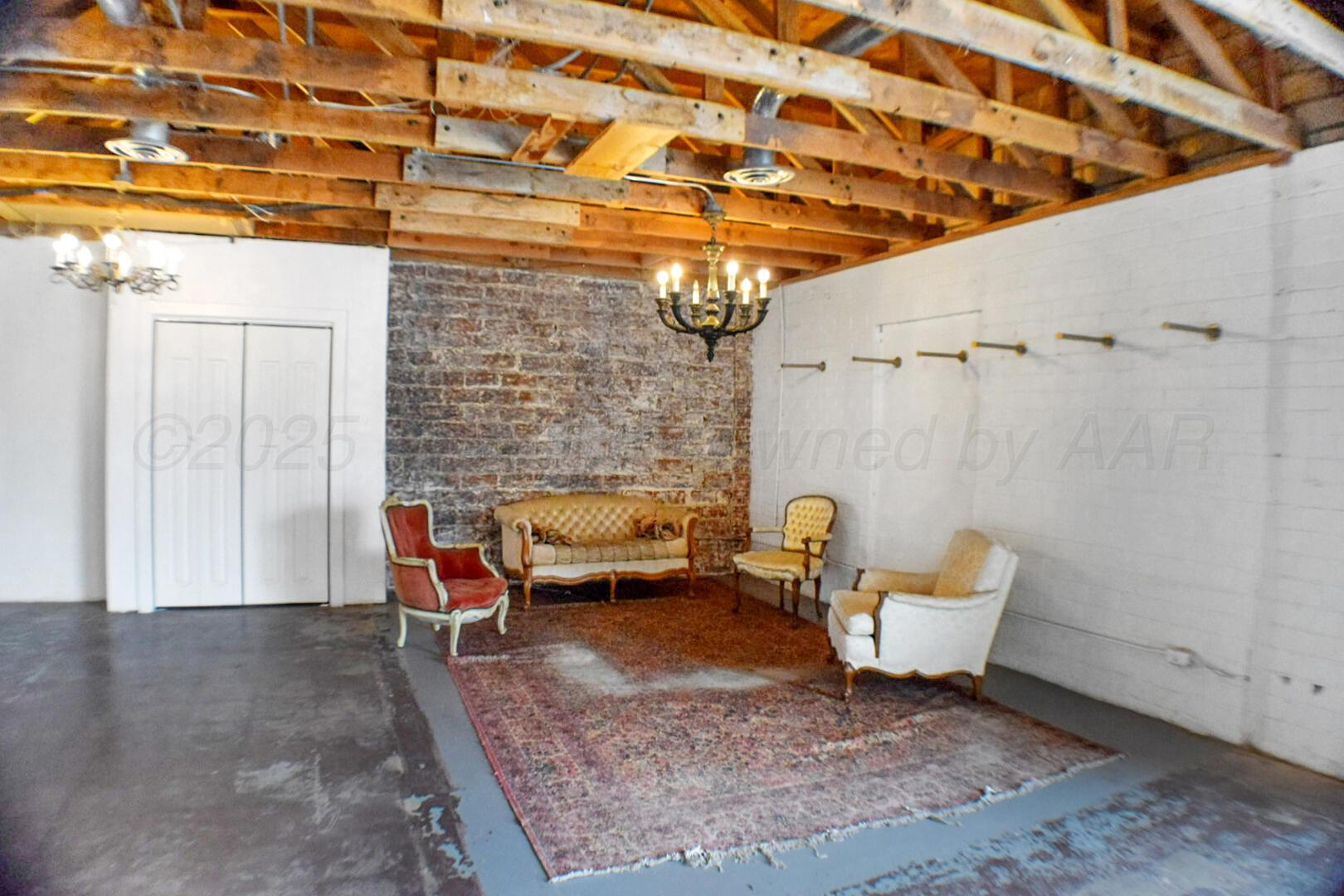 1002 N Main Street Property Photo 17