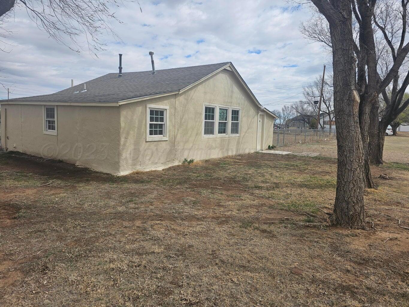 106 E Main Street Property Photo 4