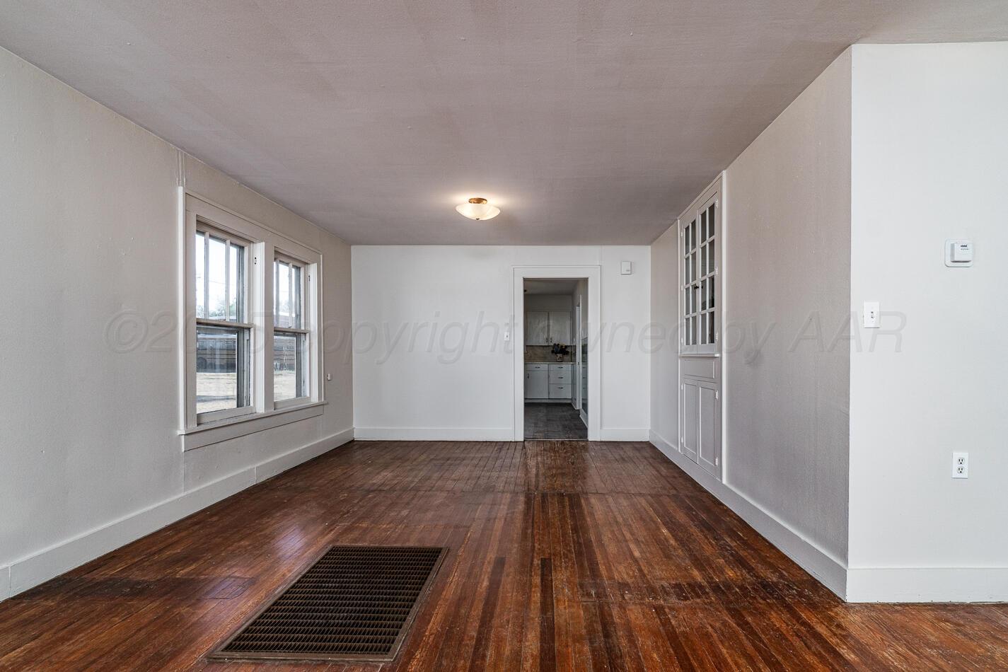 115 S Whorton Avenue Property Photo 6