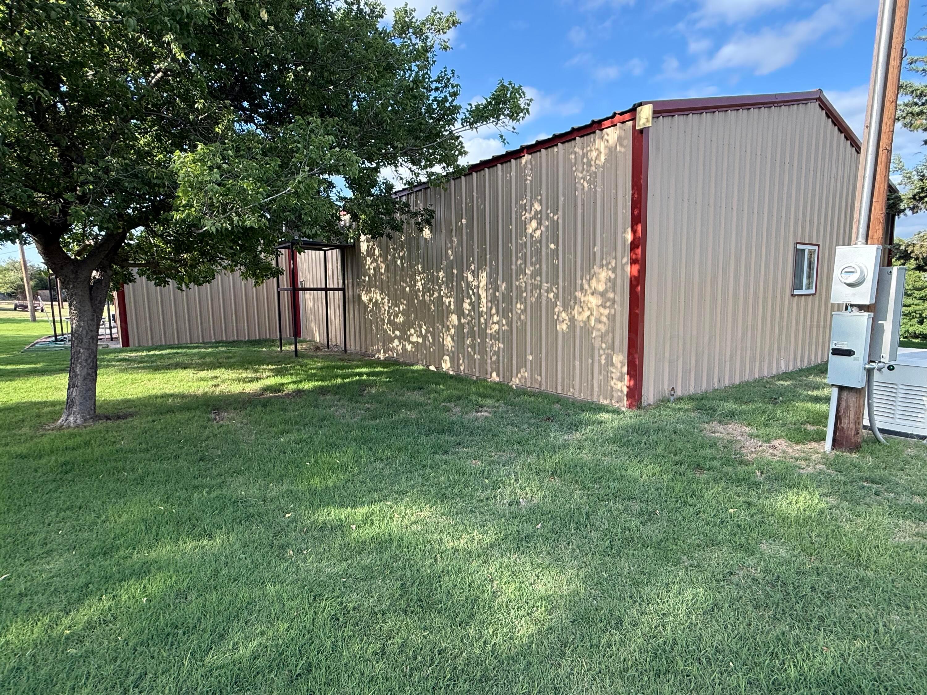 602 S Young Street Property Photo 4