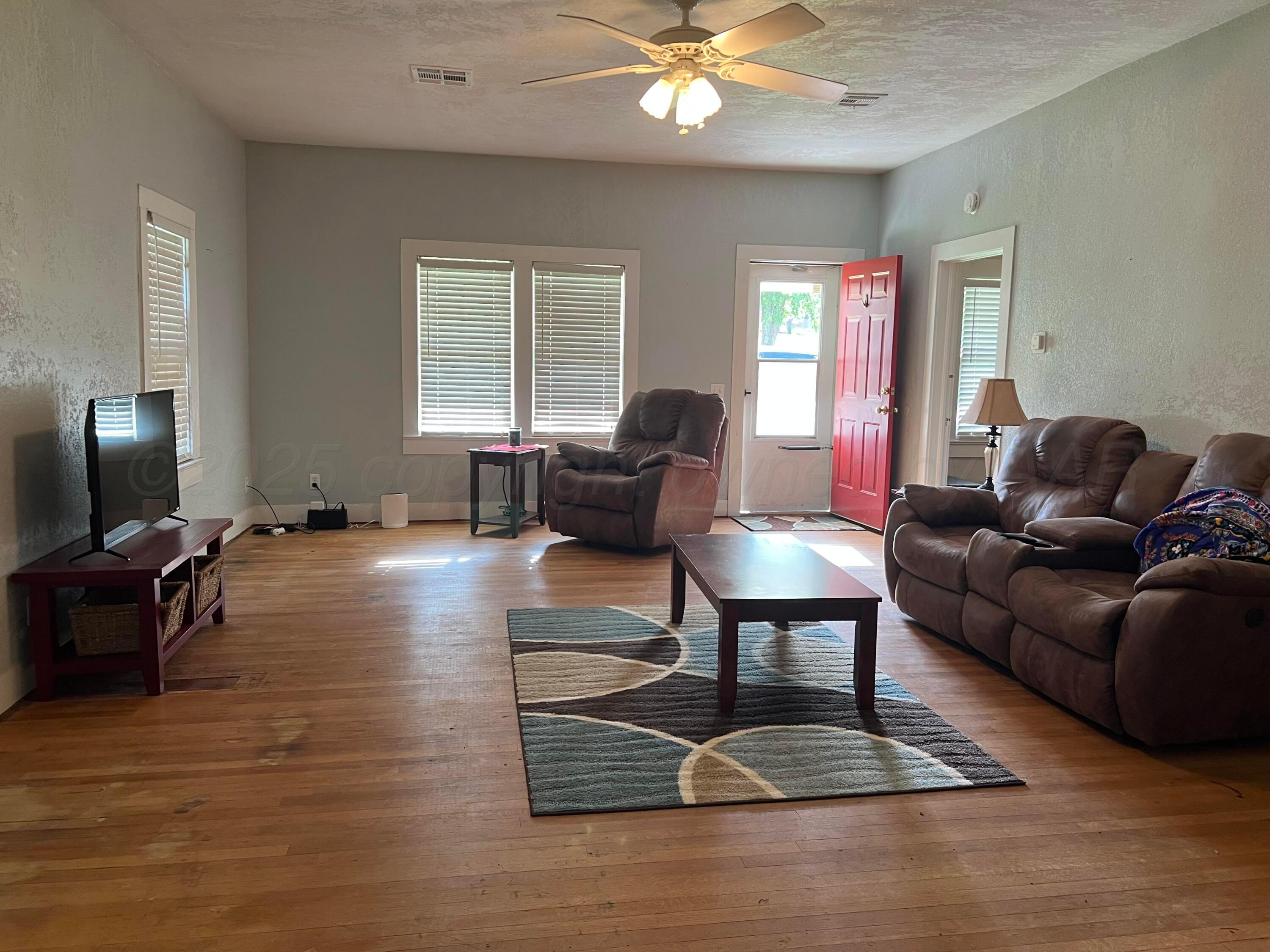 602 S Young Street Property Photo 10