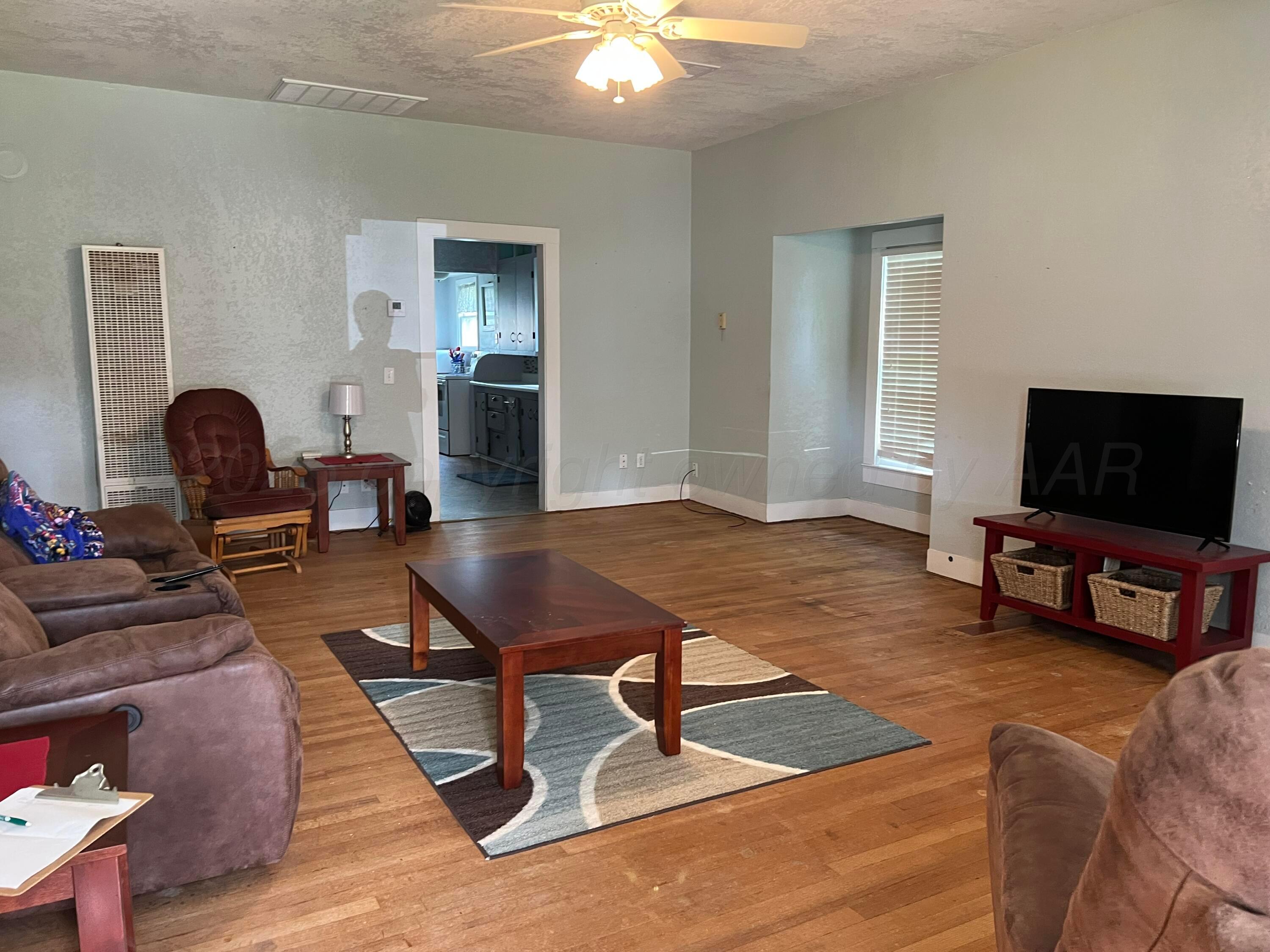 602 S Young Street Property Photo 11