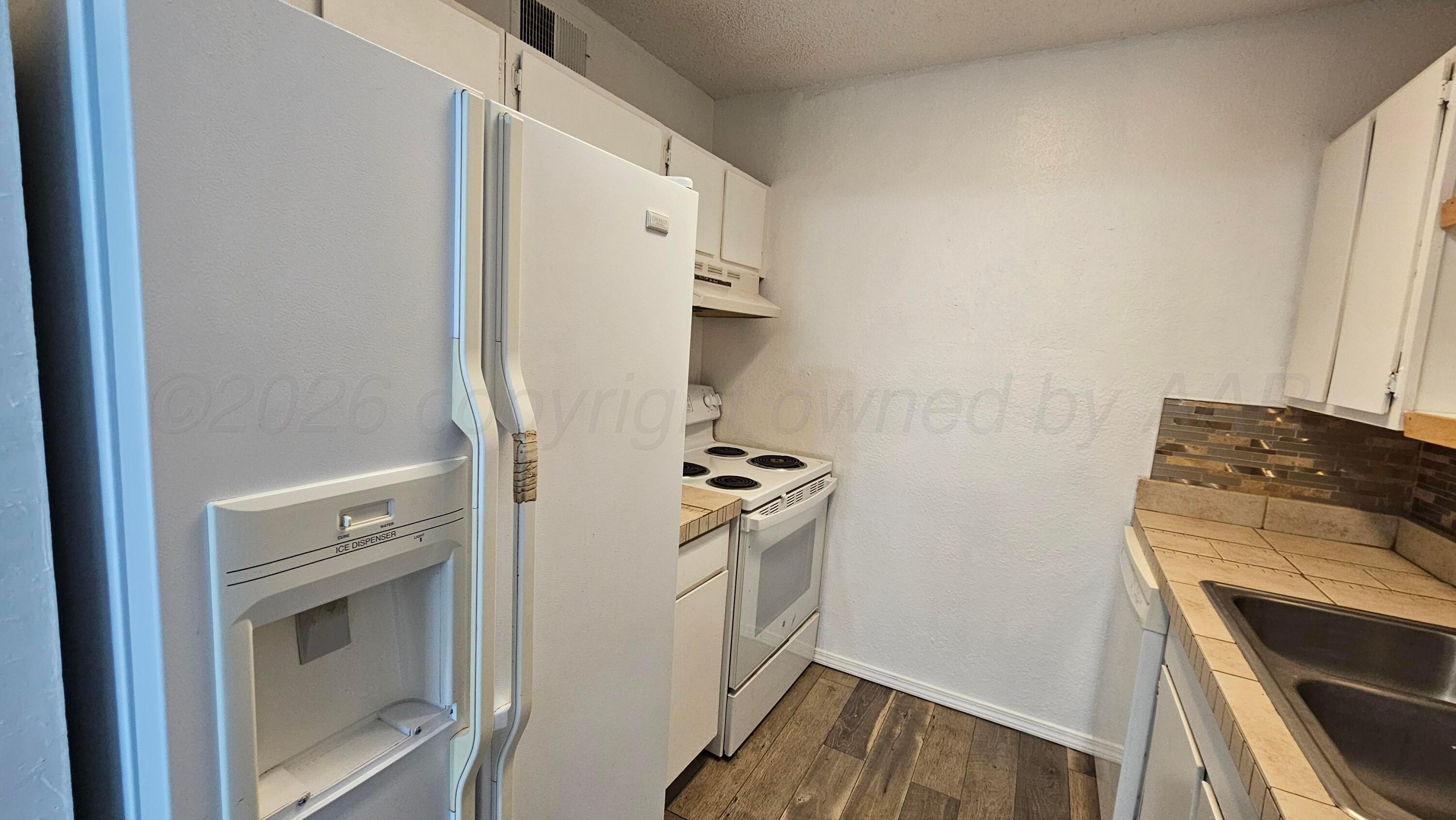 1100 S Wicker Avenue Property Photo 12