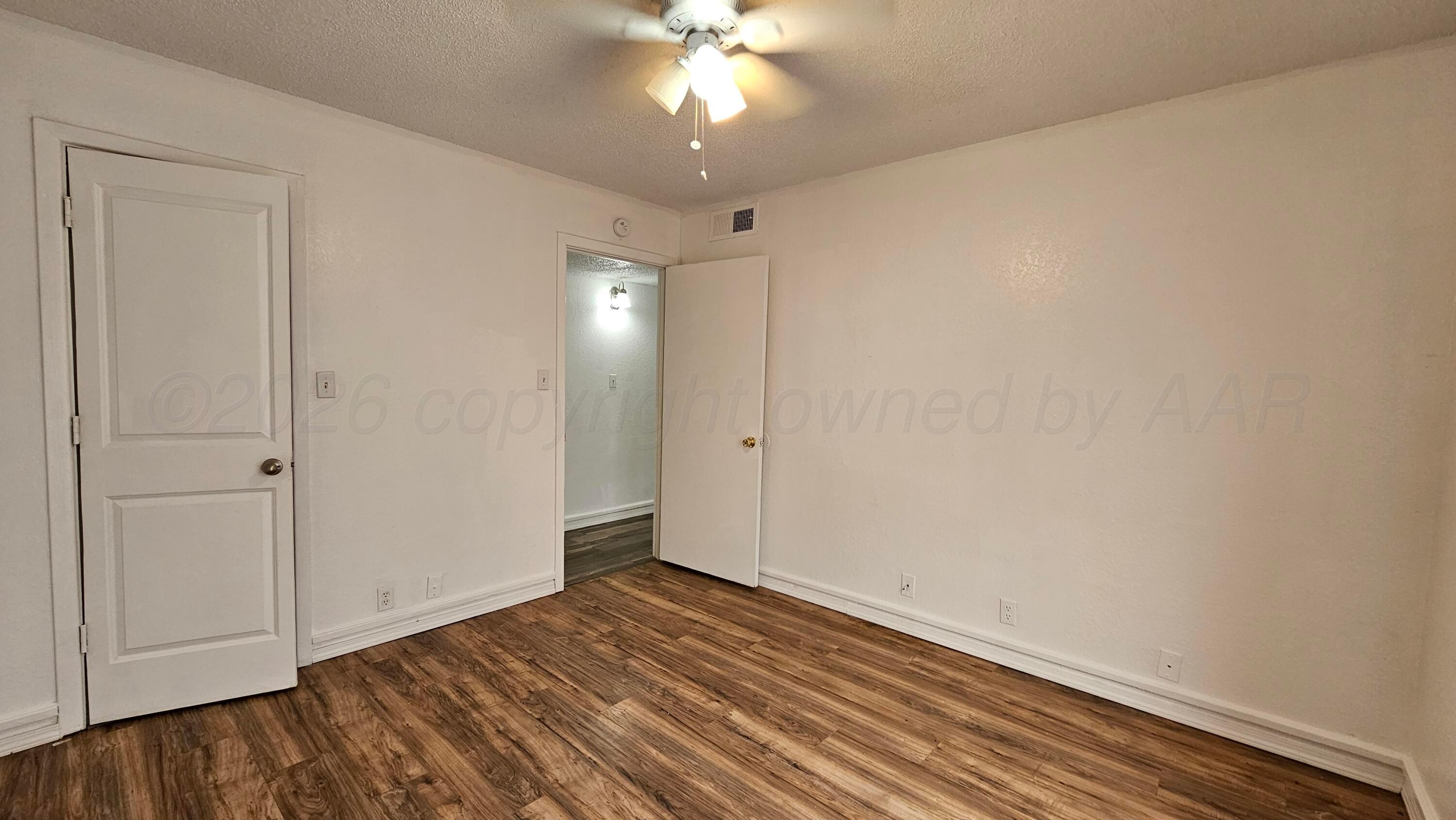 1100 S Wicker Avenue Property Photo 14