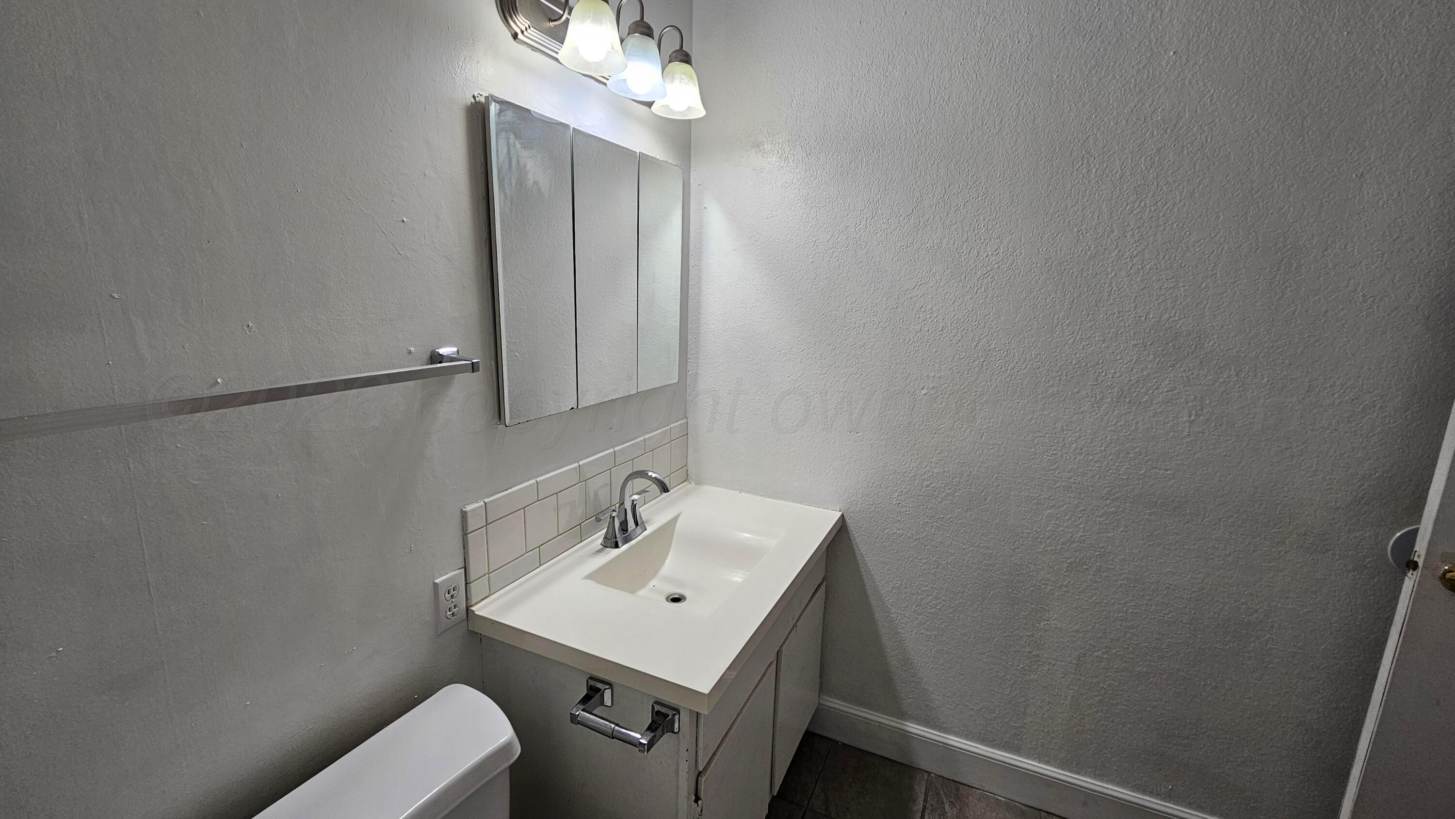 1100 S Wicker Avenue Property Photo 16