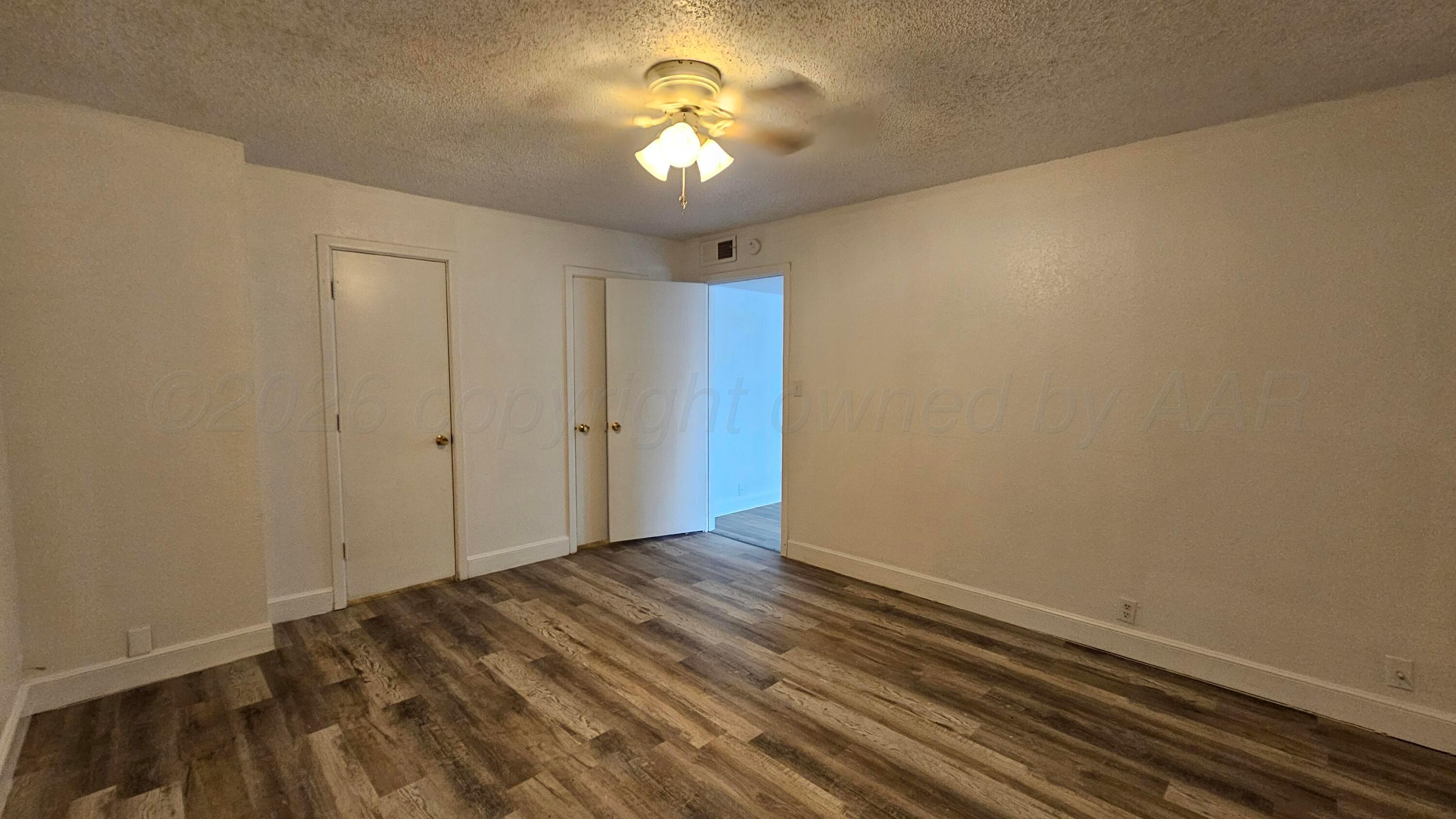 1100 S Wicker Avenue Property Photo 17