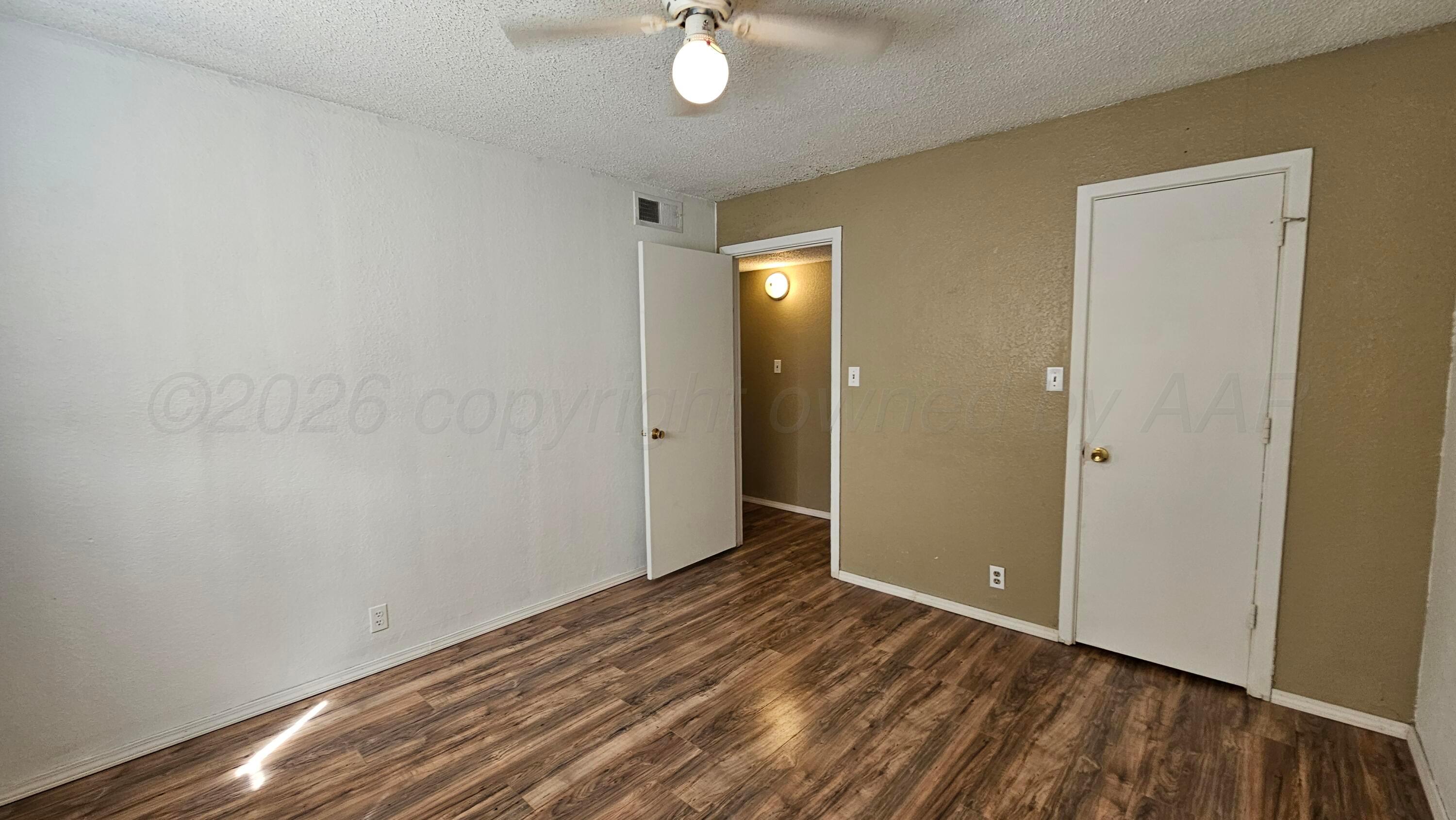 1100 S Wicker Avenue Property Photo 22