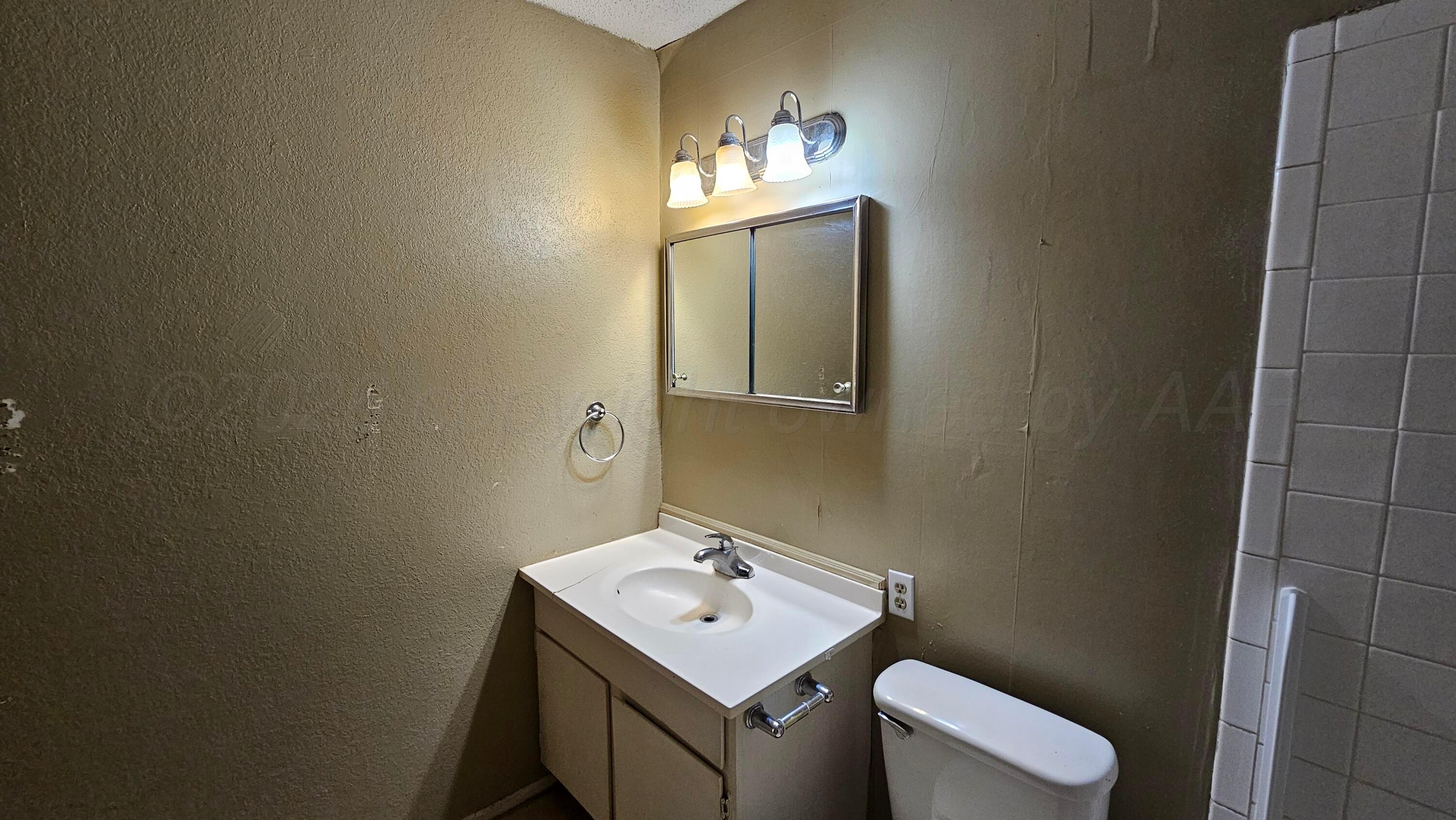 1100 S Wicker Avenue Property Photo 24