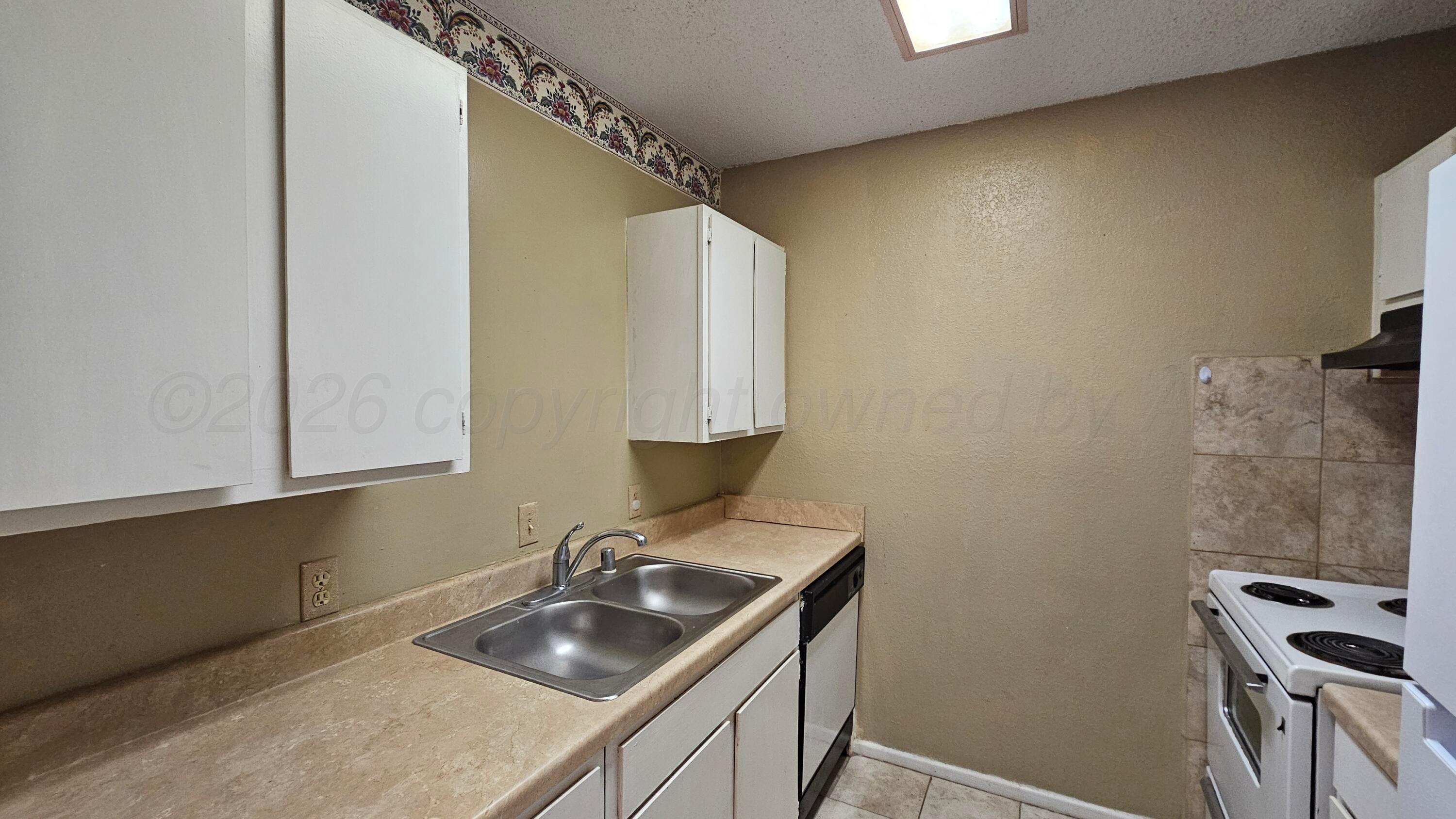 1100 S Wicker Avenue Property Photo 26