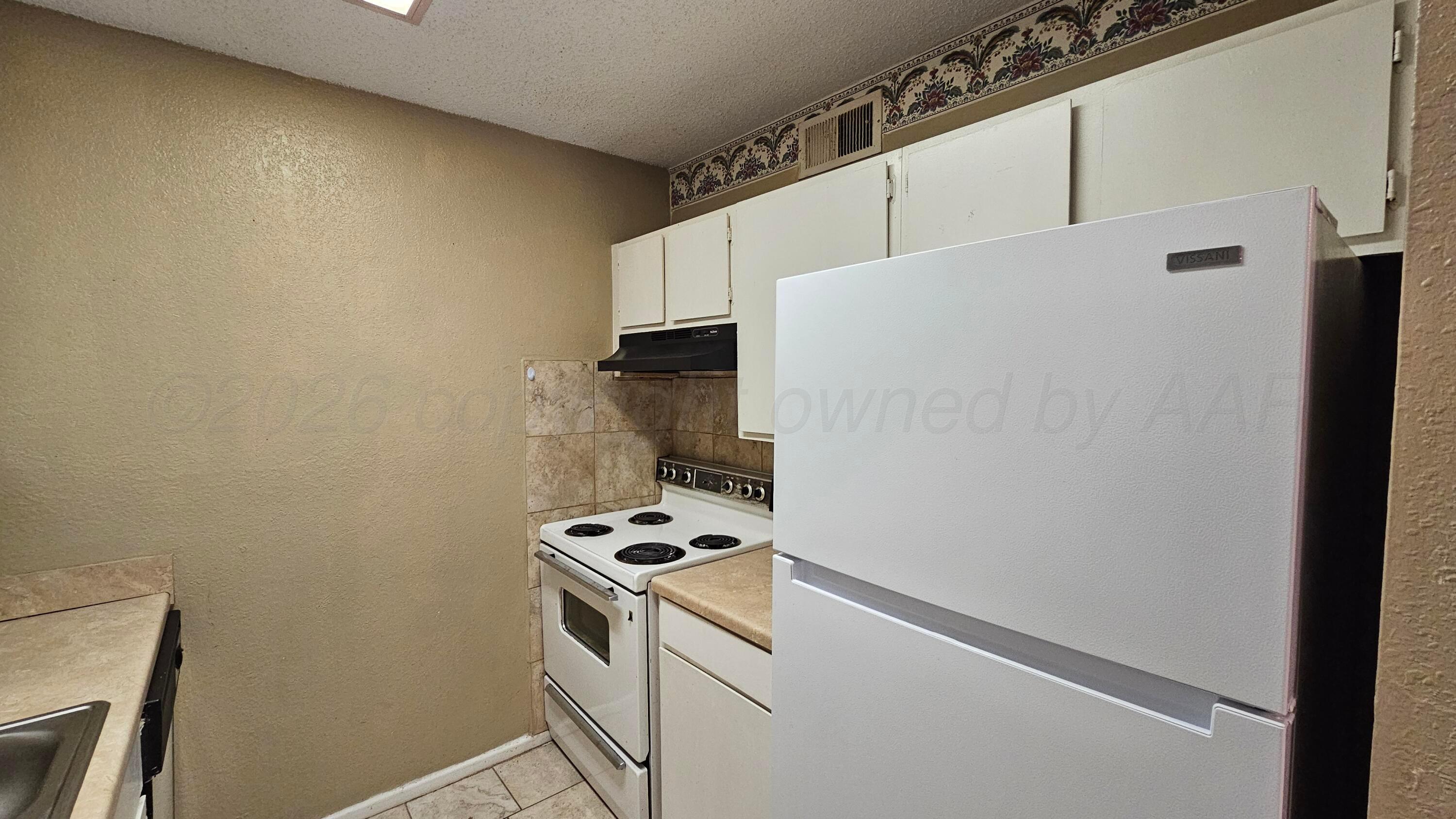 1100 S Wicker Avenue Property Photo 27