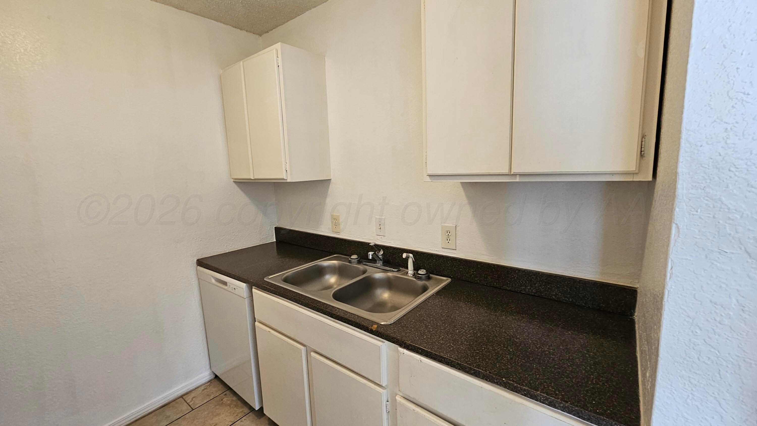 1100 S Wicker Avenue Property Photo 32