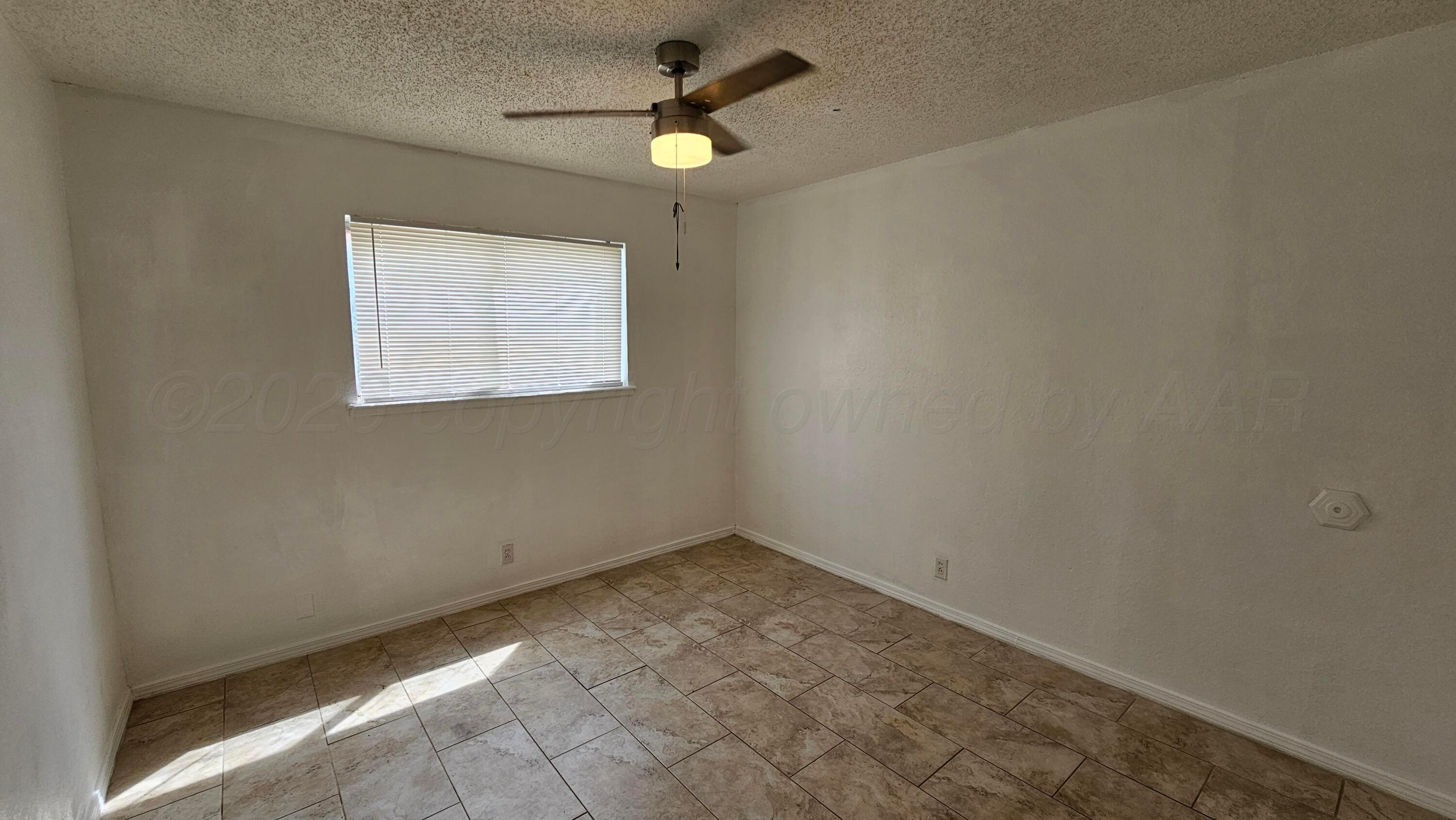 1100 S Wicker Avenue Property Photo 33