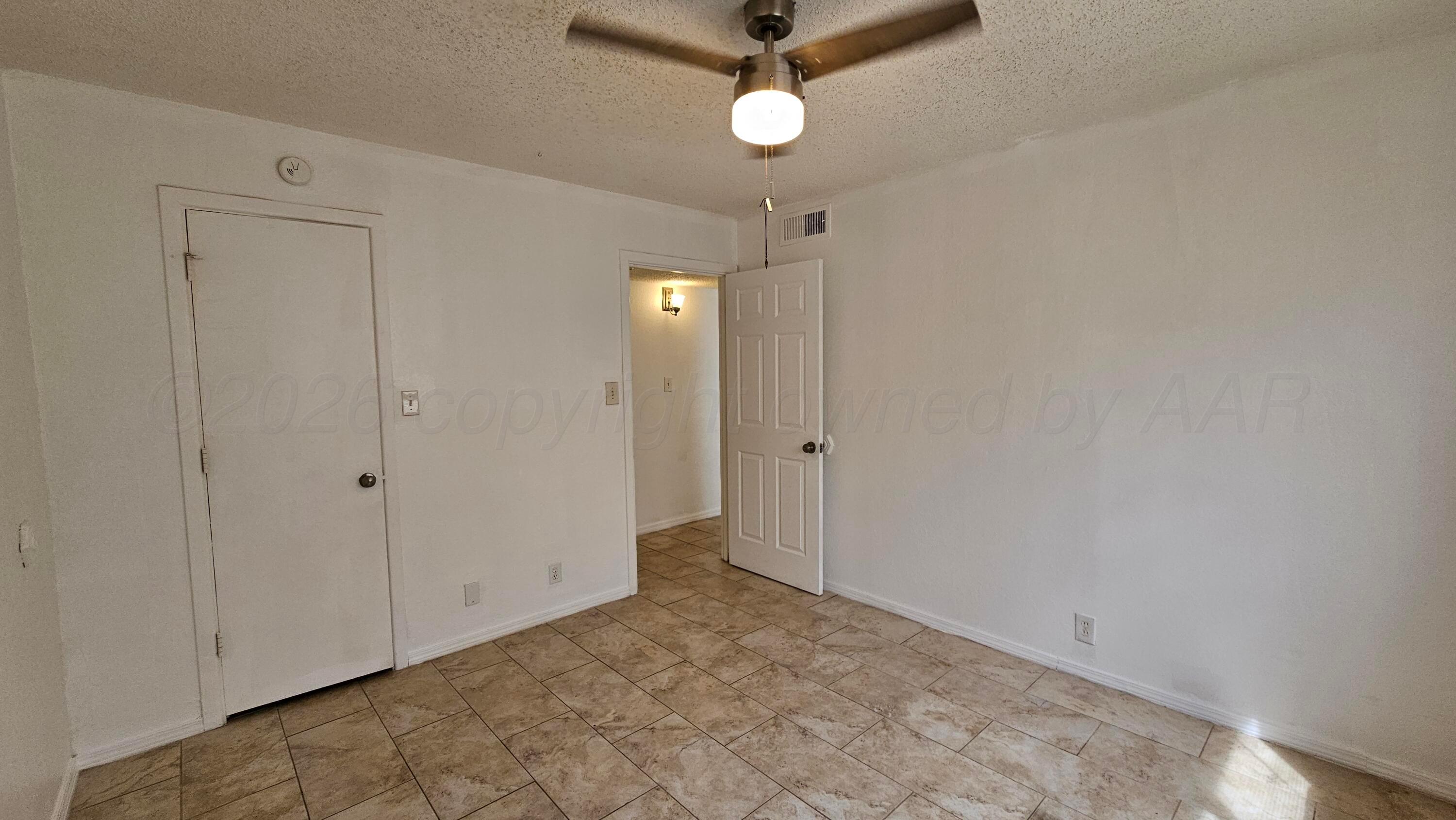 1100 S Wicker Avenue Property Photo 34