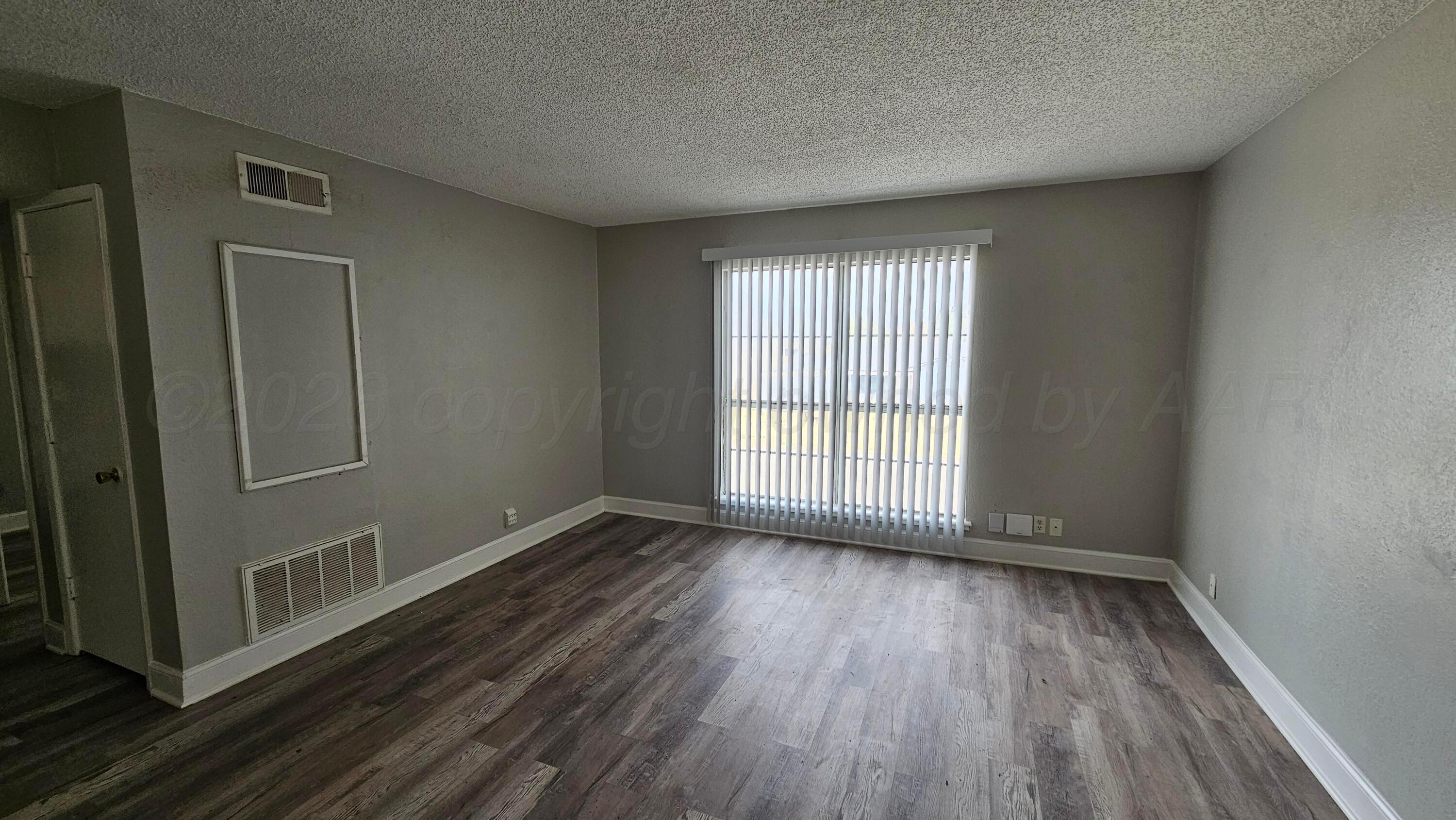 1100 S Wicker Avenue Property Photo 37