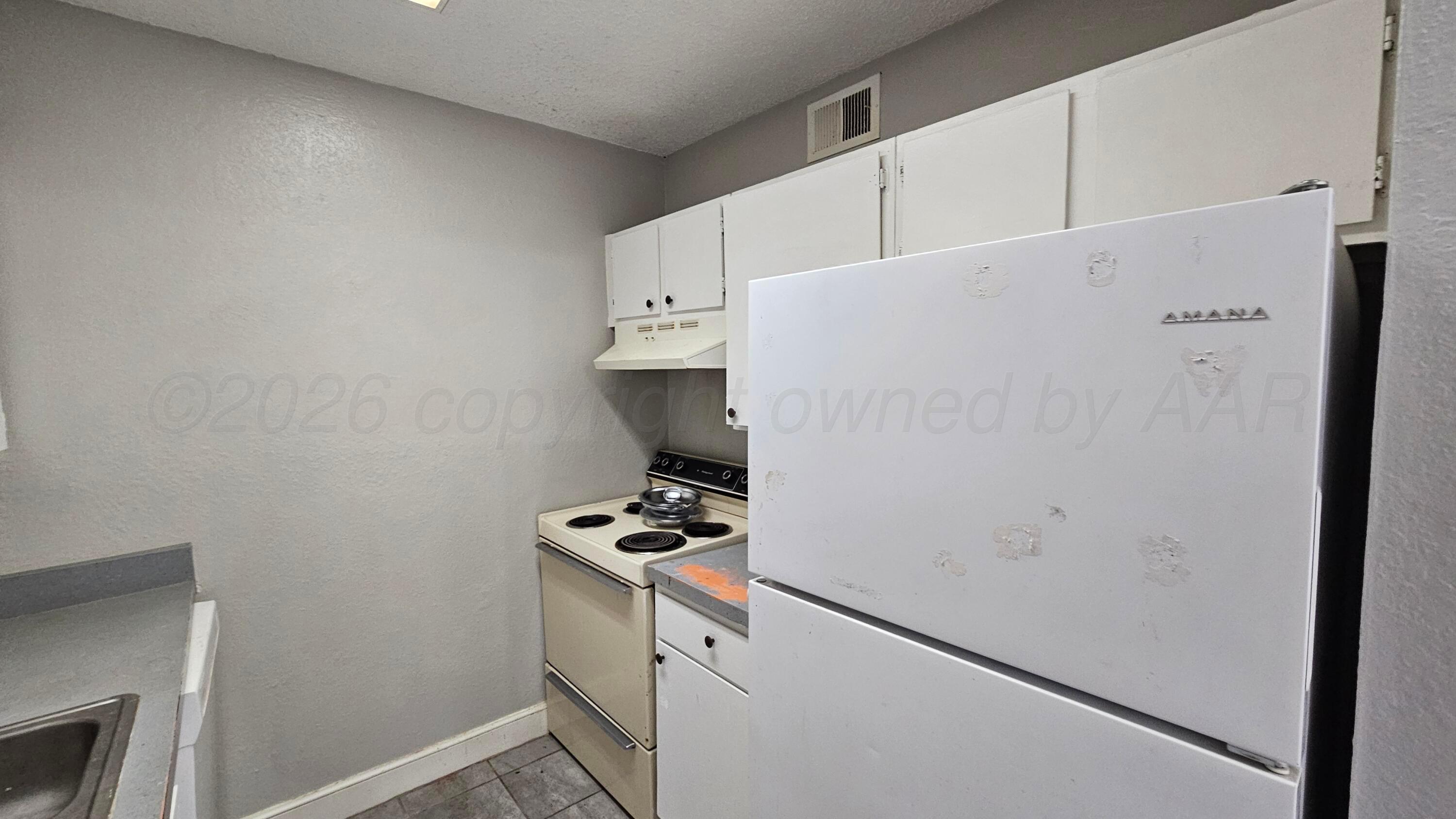 1100 S Wicker Avenue Property Photo 40