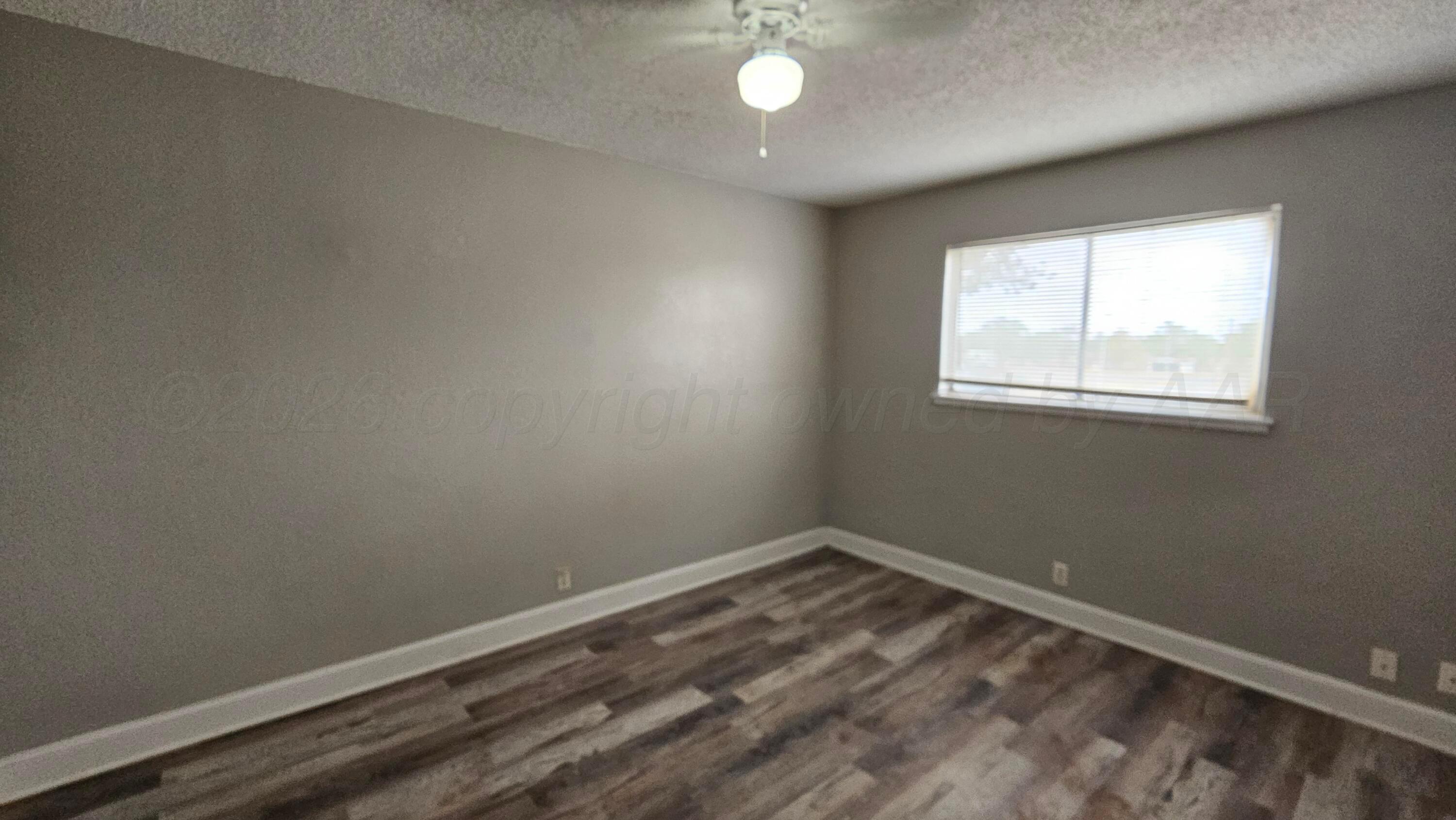 1100 S Wicker Avenue Property Photo 43