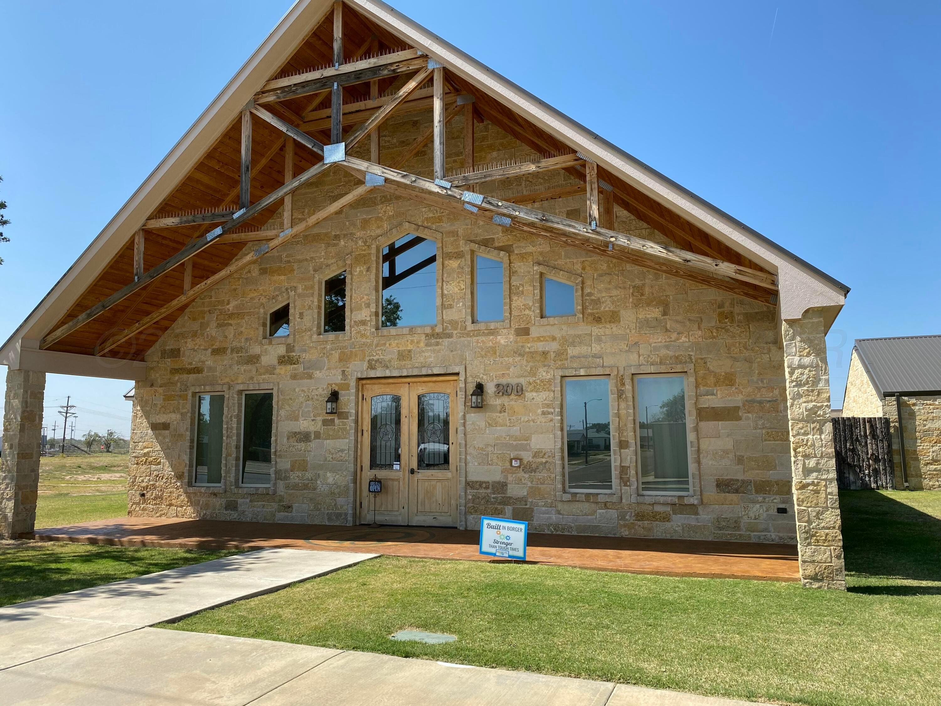 200 S Mcgee Street Property Photo 4