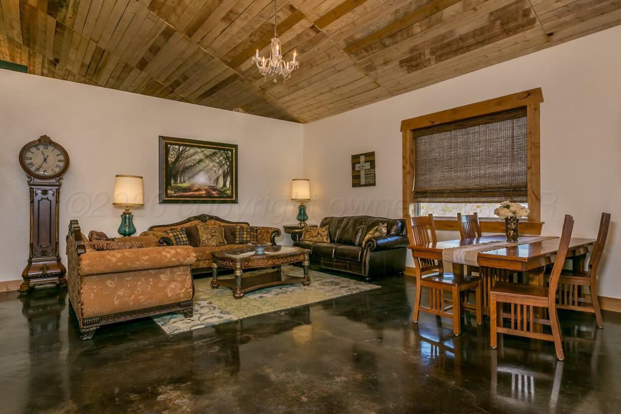 200 S Mcgee Street Property Photo 6