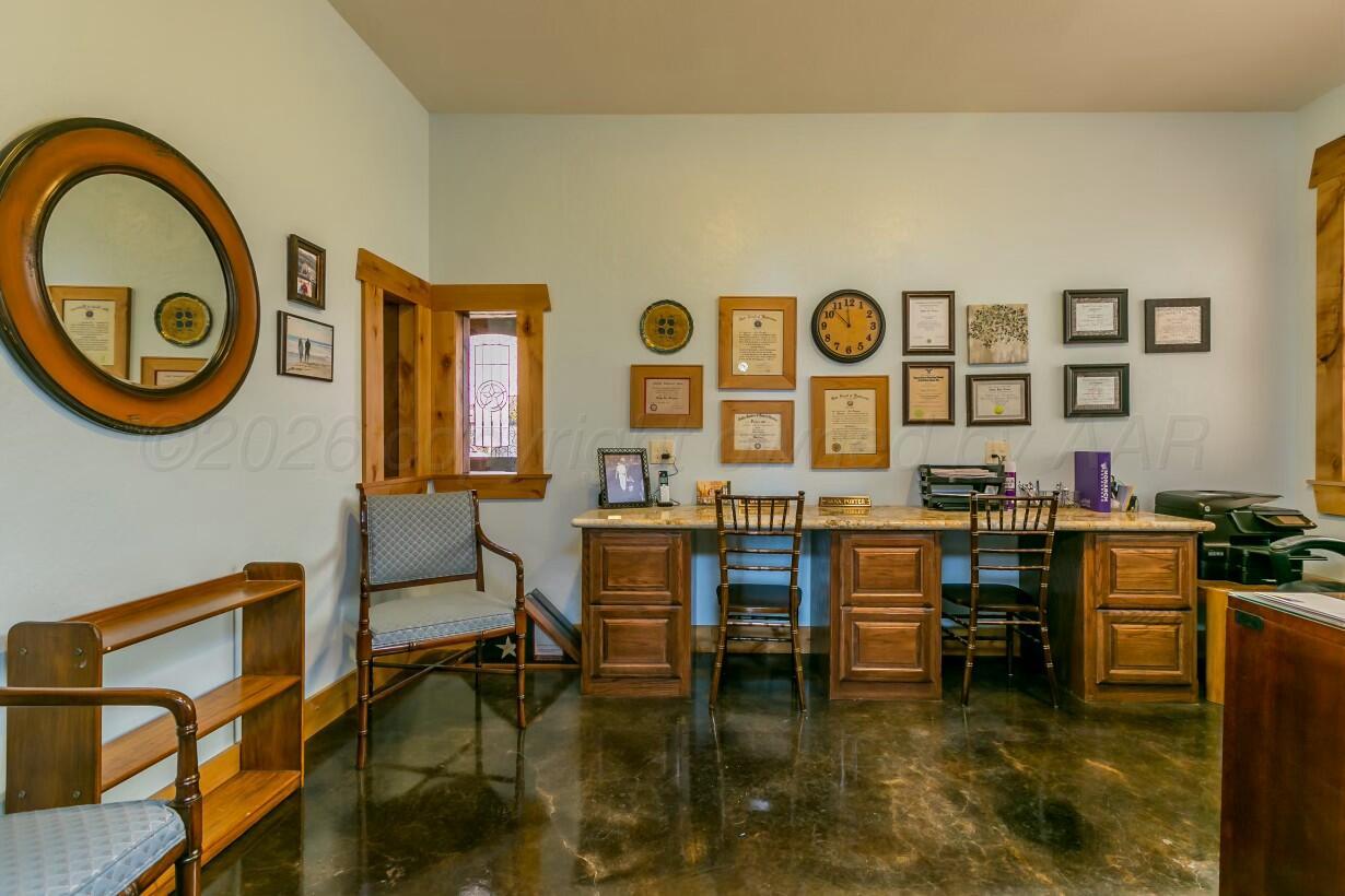 200 S Mcgee Street Property Photo 10