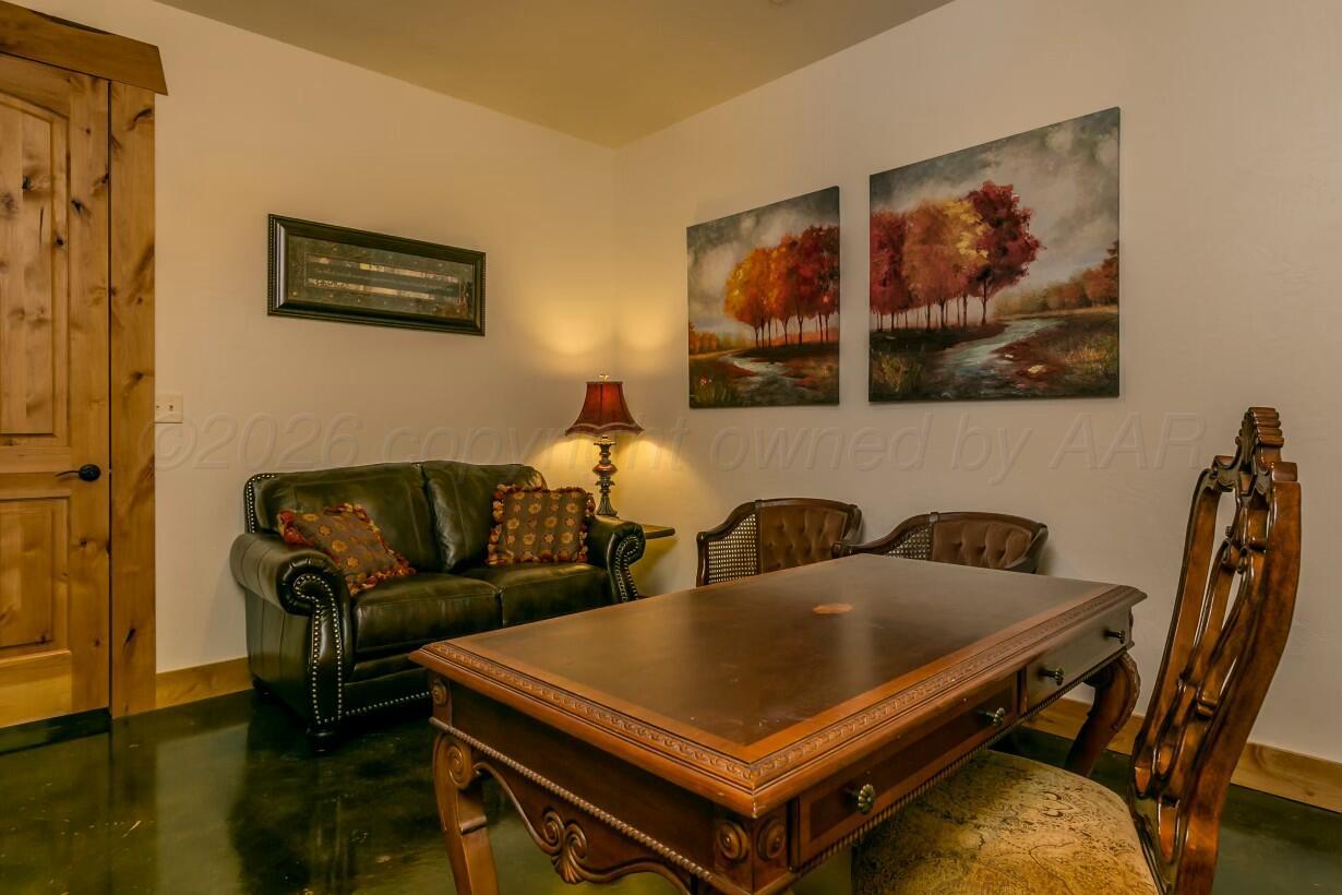 200 S Mcgee Street Property Photo 11
