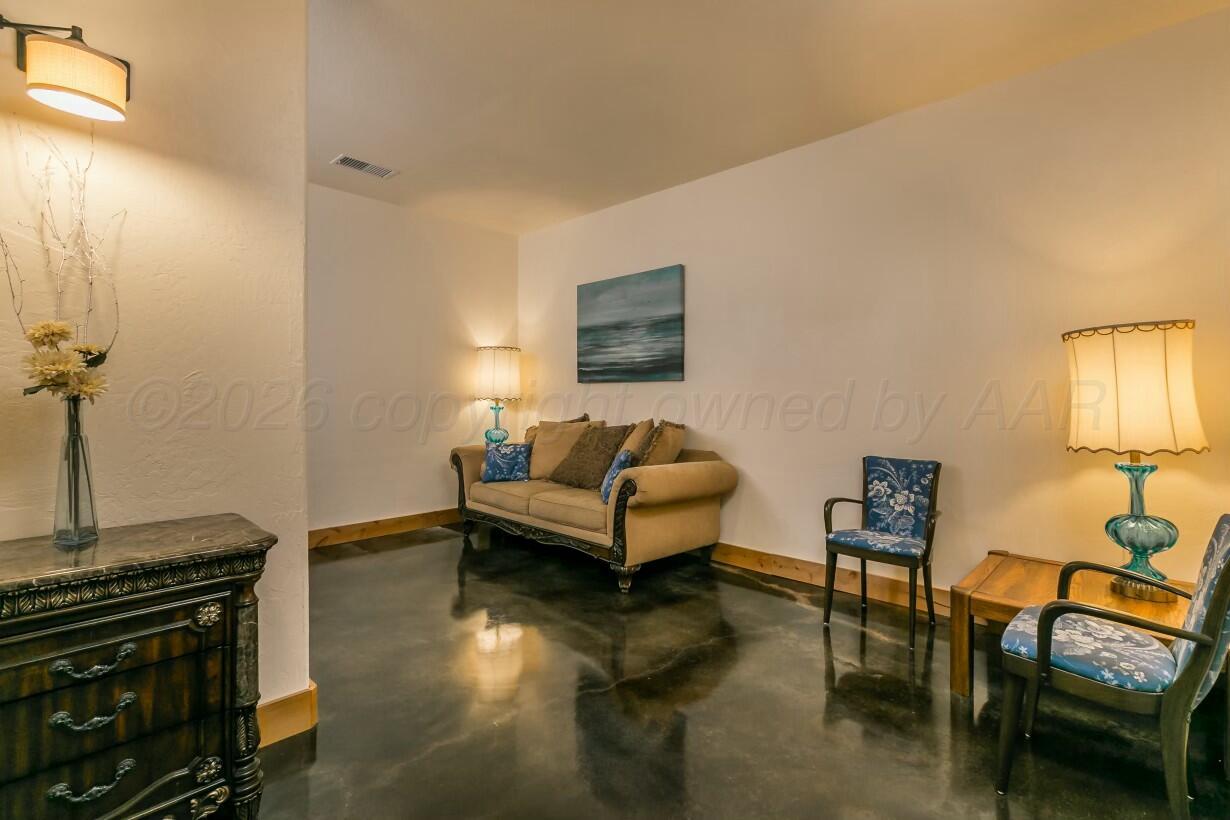 200 S Mcgee Street Property Photo 12