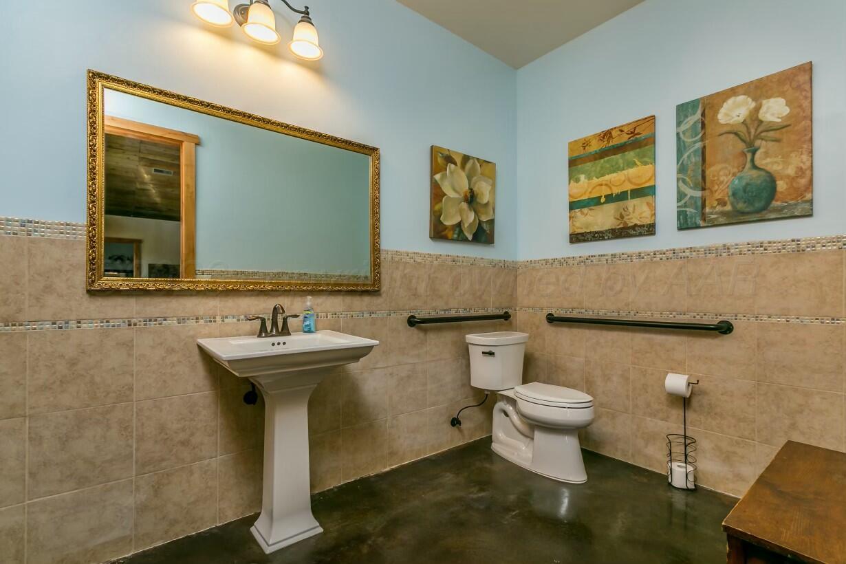 200 S Mcgee Street Property Photo 13